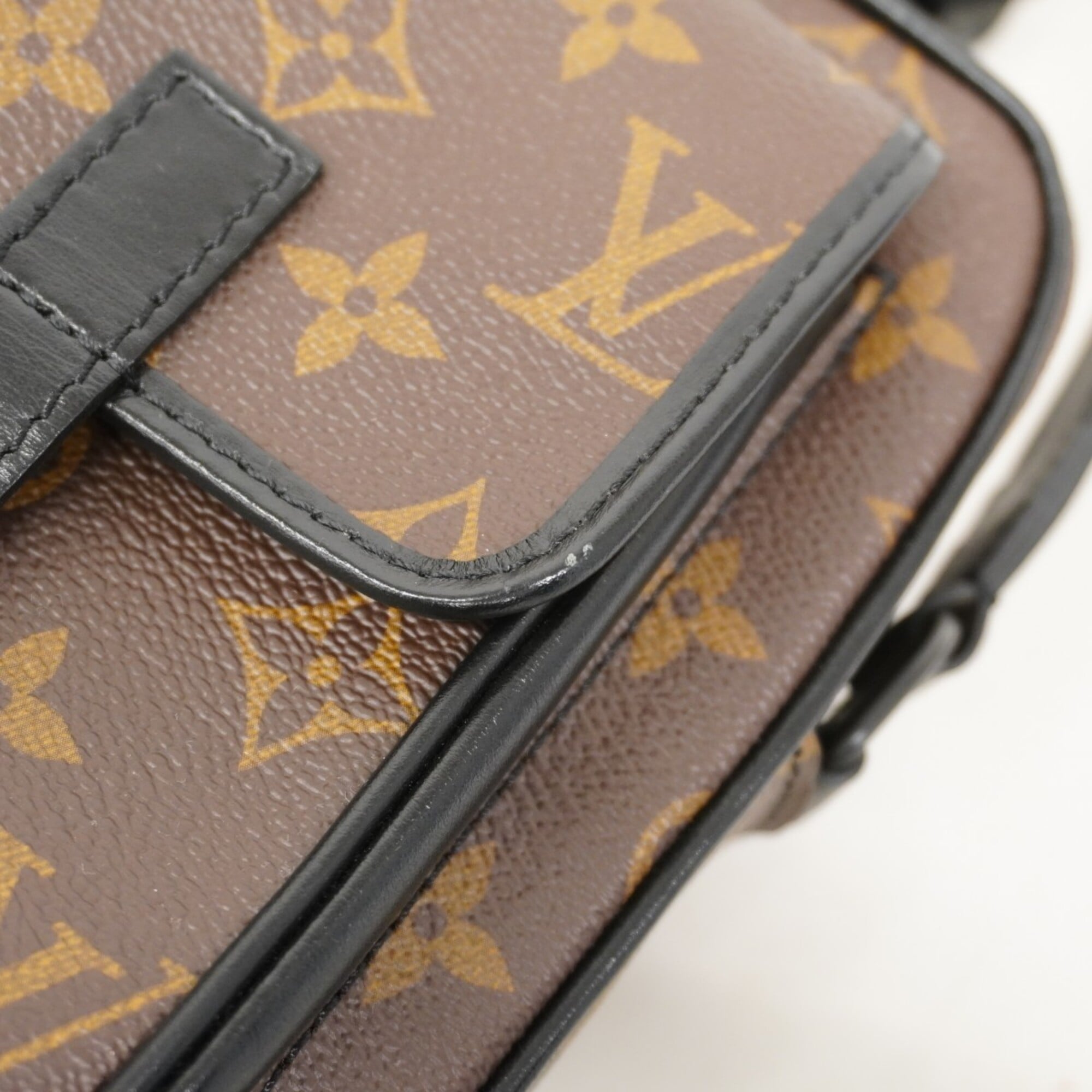 Louis Vuitton Brown Shoulder Bag (Pre-Owned)