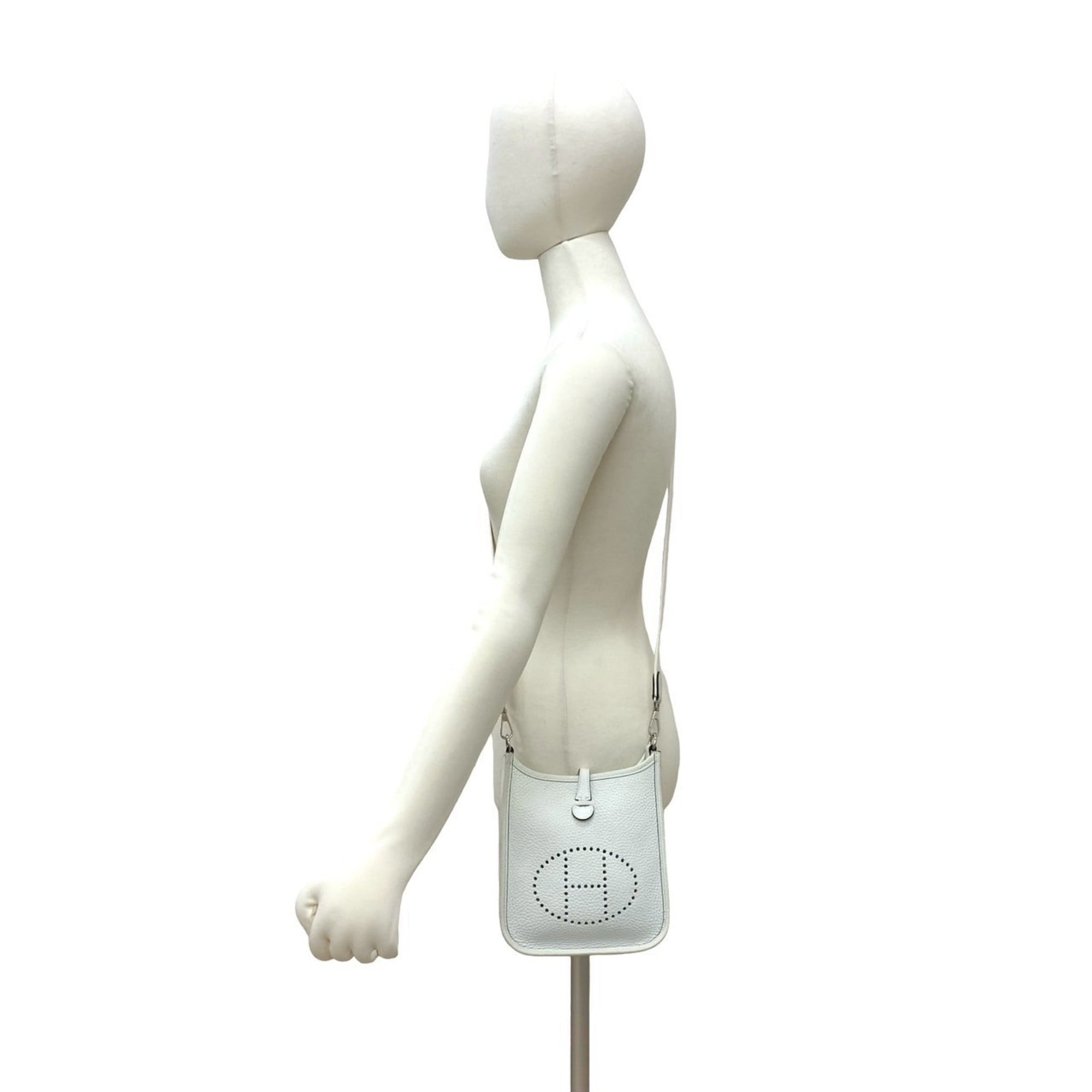 Hermes White Taurillon Clemence Leather Pochette Shoulder Bag (Pre-Owned)
