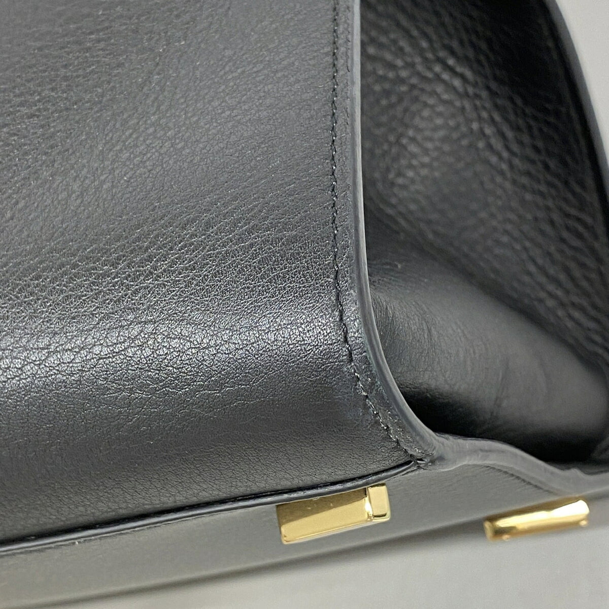 Salvatore Ferragamo Black Leather Handbag (Pre-Owned)