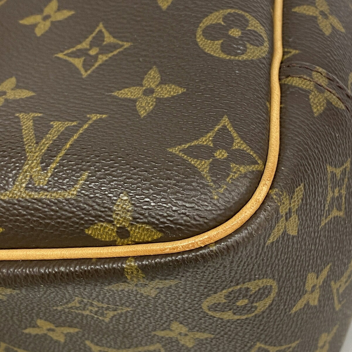 Louis Vuitton Brown Handbag (Pre-Owned)