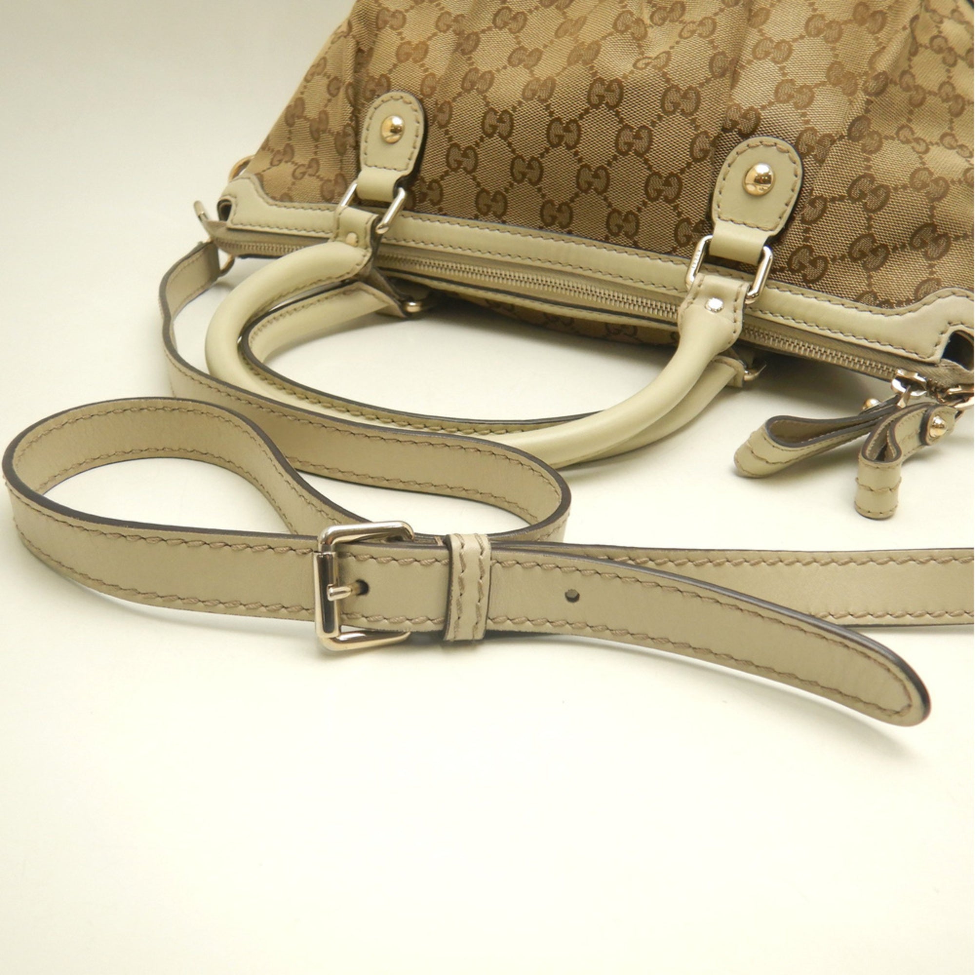 Gucci Beige Gg Canvas Leather Handbag (Pre-Owned)