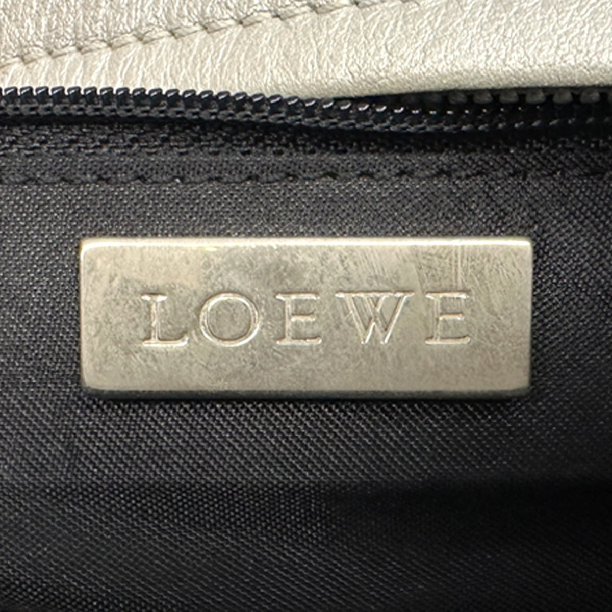 Loewe Silver Leather Handbag (Pre-Owned)