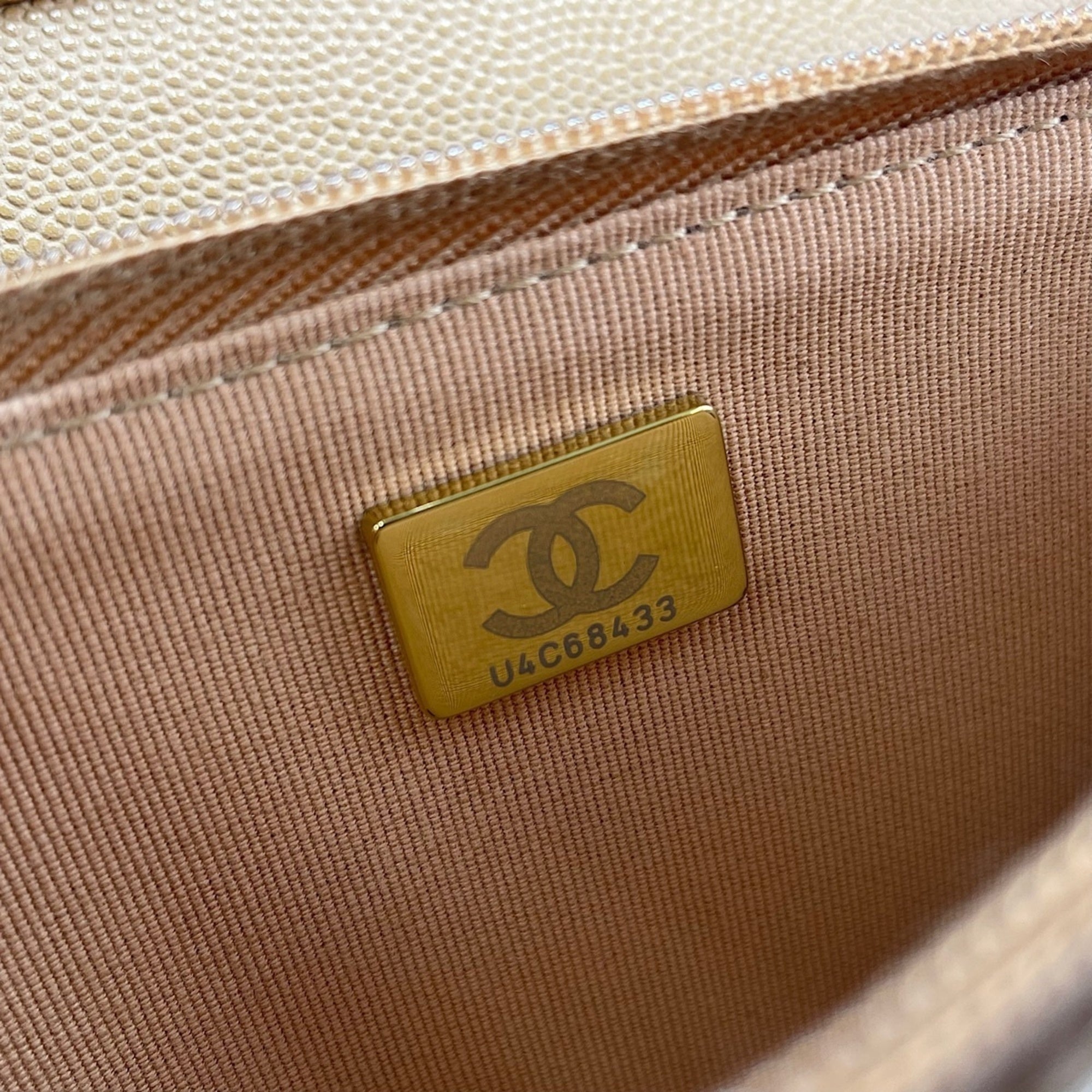 Chanel Beige Shoulder Bag (Pre-Owned)