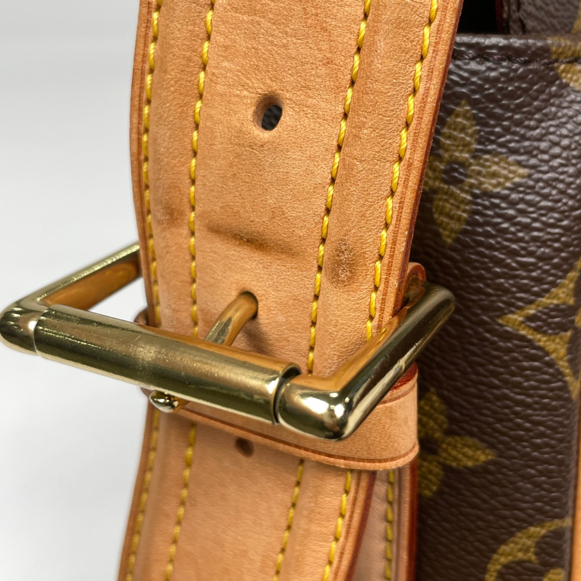 Louis Vuitton Brown Monogram Monogram Shoulder Bag (Pre-Owned)
