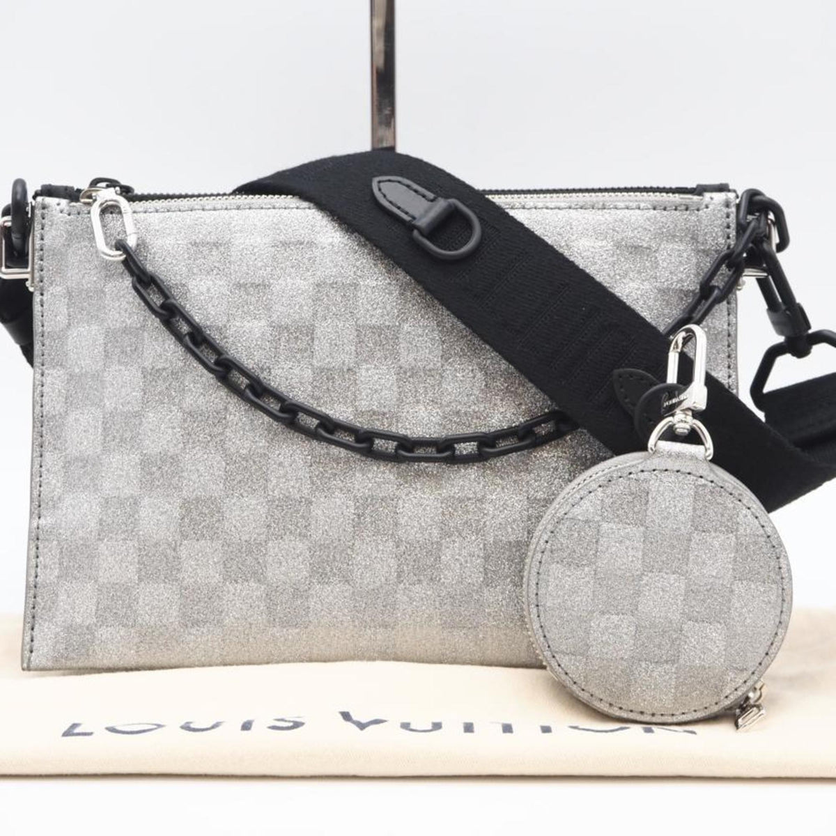 Louis Vuitton Black Silver Leather Shoulder Bag (Pre-Owned)
