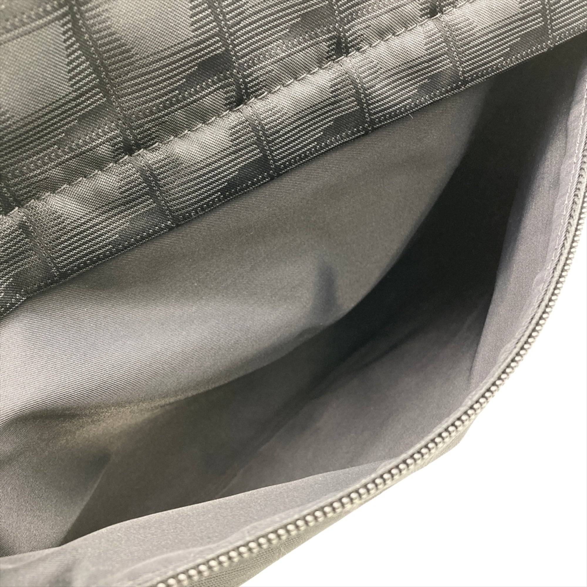 Chanel Black Nylon Shoulder Bag (Pre-Owned)