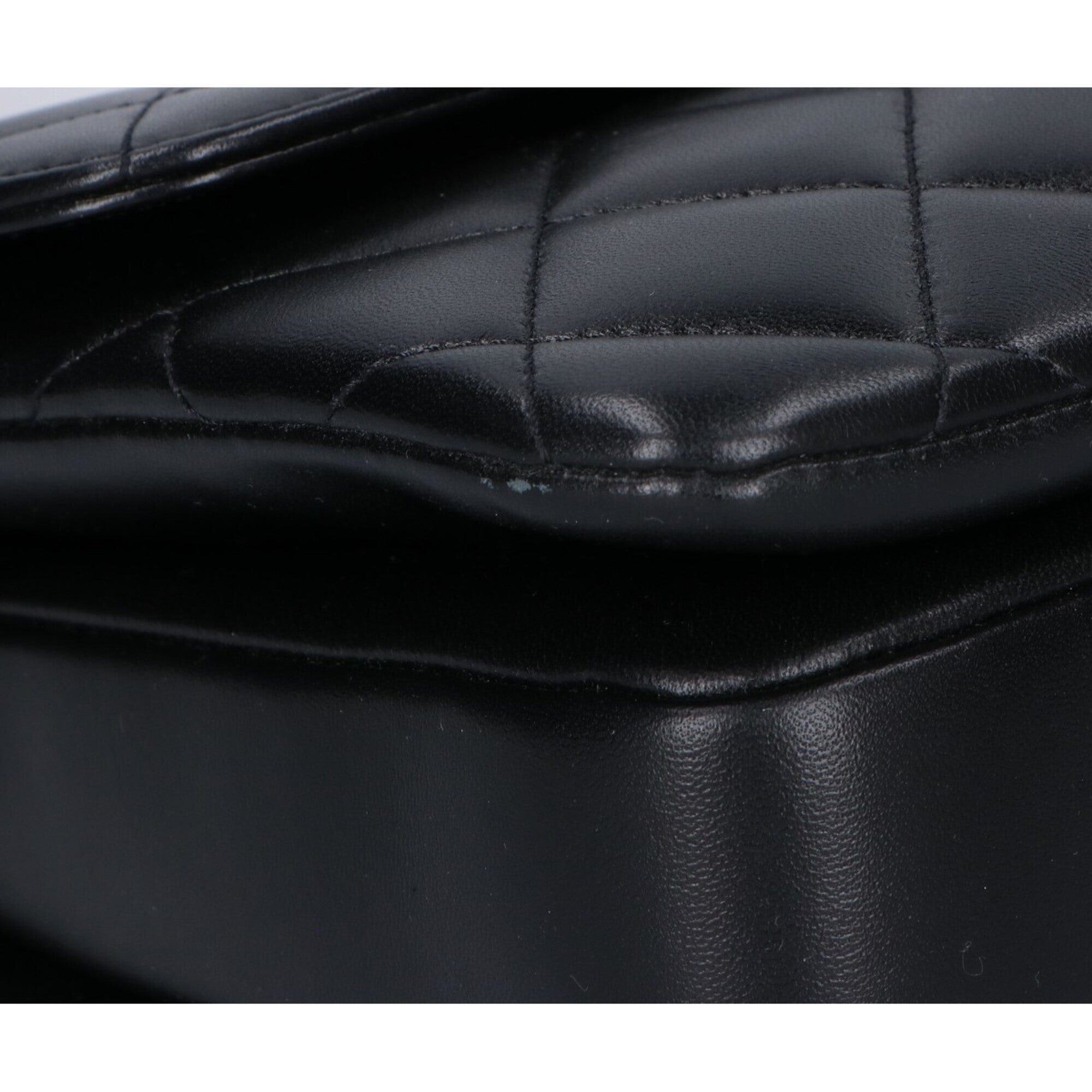 Chanel Black Leather Shoulder Bag (Pre-Owned)
