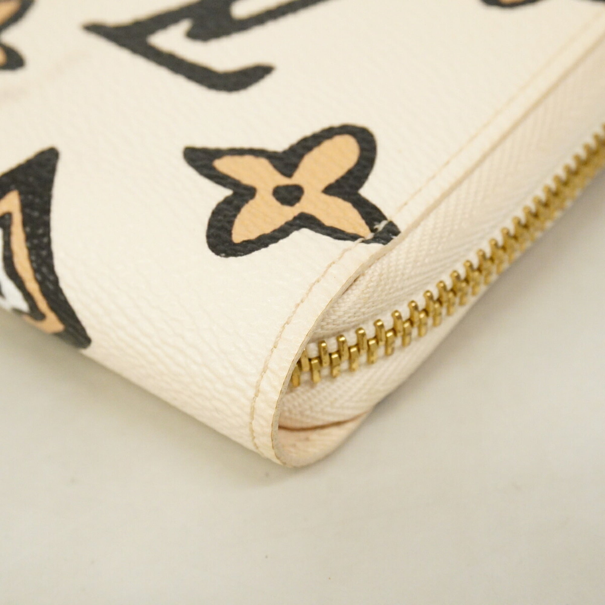 Louis Vuitton Cream Long Wallet (Bi-Fold) (Pre-Owned)