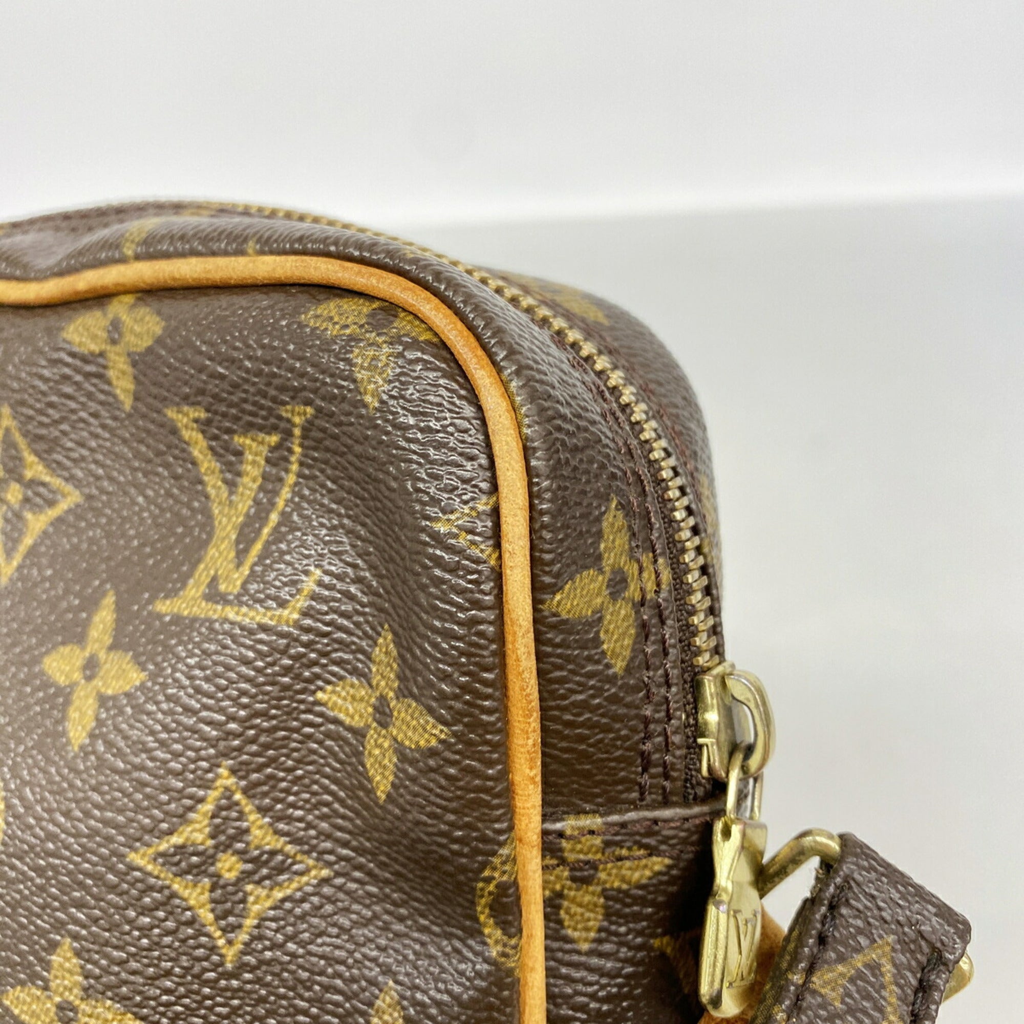 Louis Vuitton Brown Shoulder Bag (Pre-Owned)