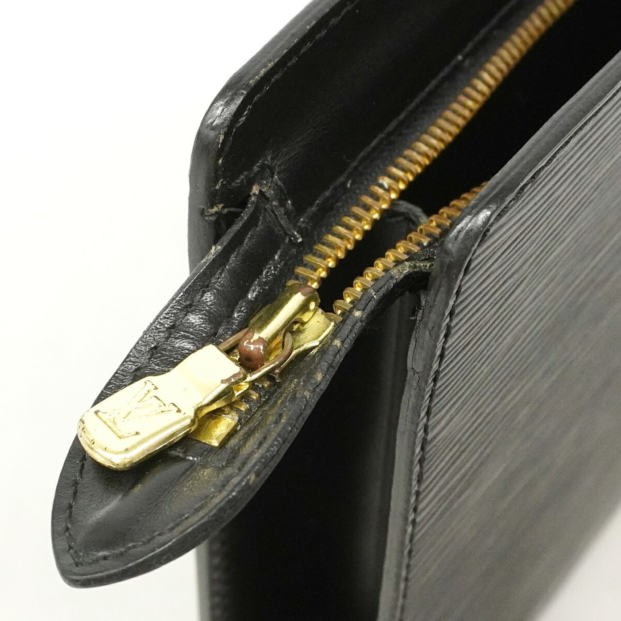 Louis Vuitton Noir Clutch Bag (Pre-Owned)