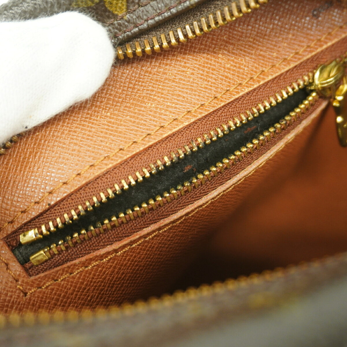 Louis Vuitton Brown Shoulder Bag (Pre-Owned)