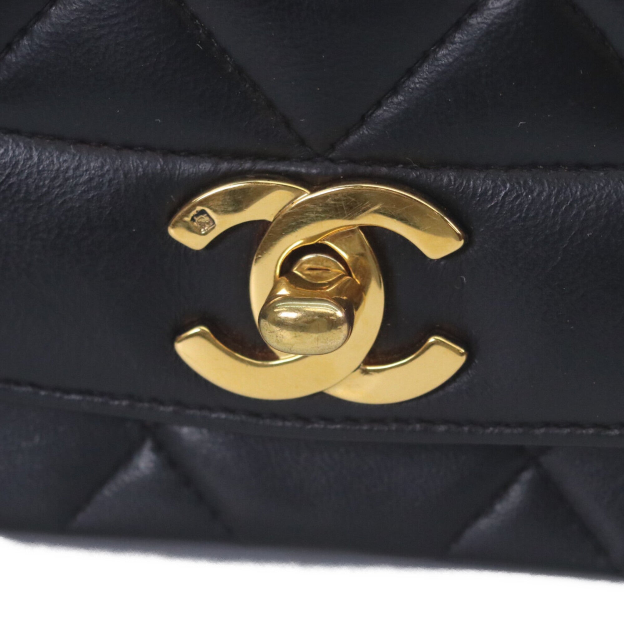 Chanel Black Leather Shoulder Bag (Pre-Owned)