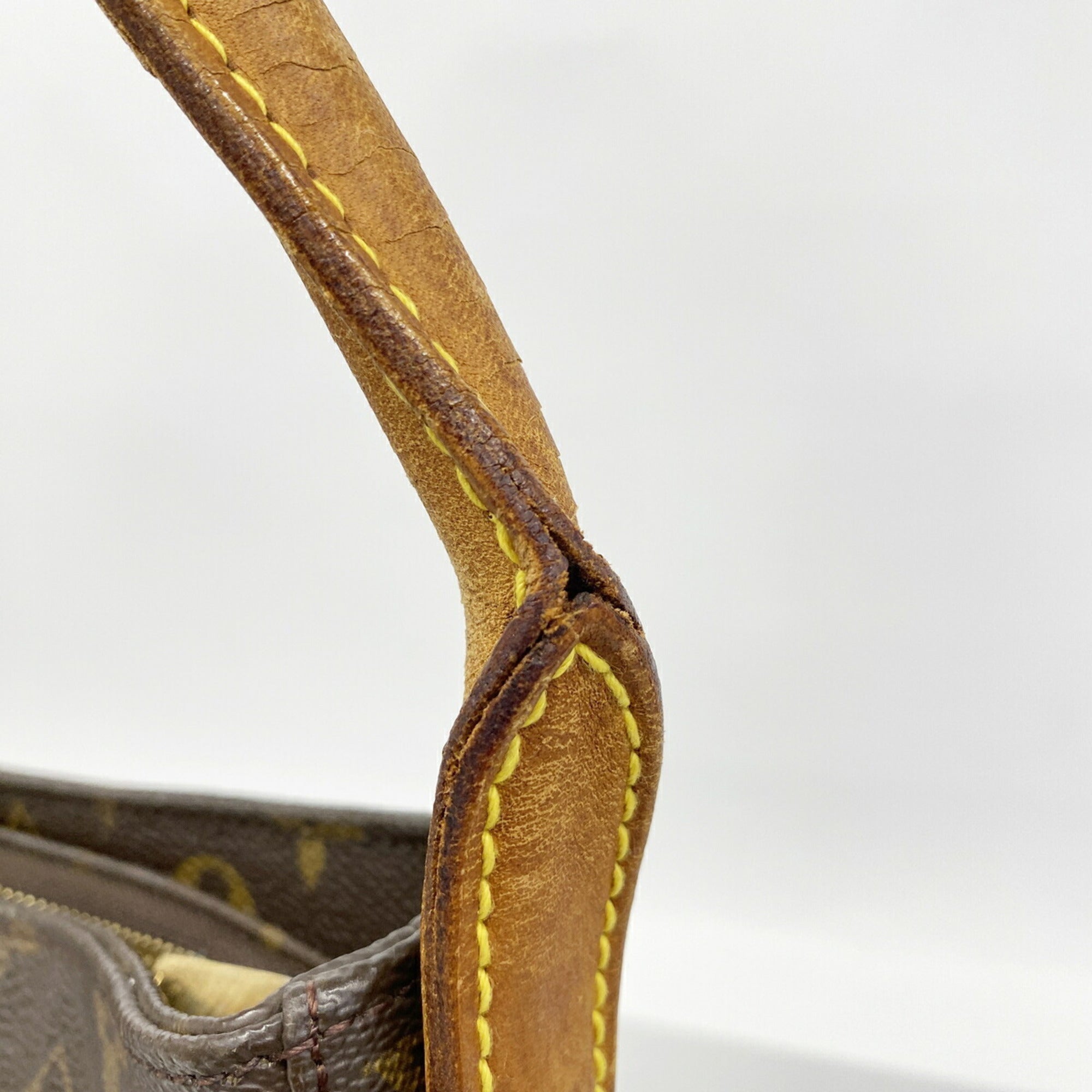 Louis Vuitton Brown Shoulder Bag (Pre-Owned)