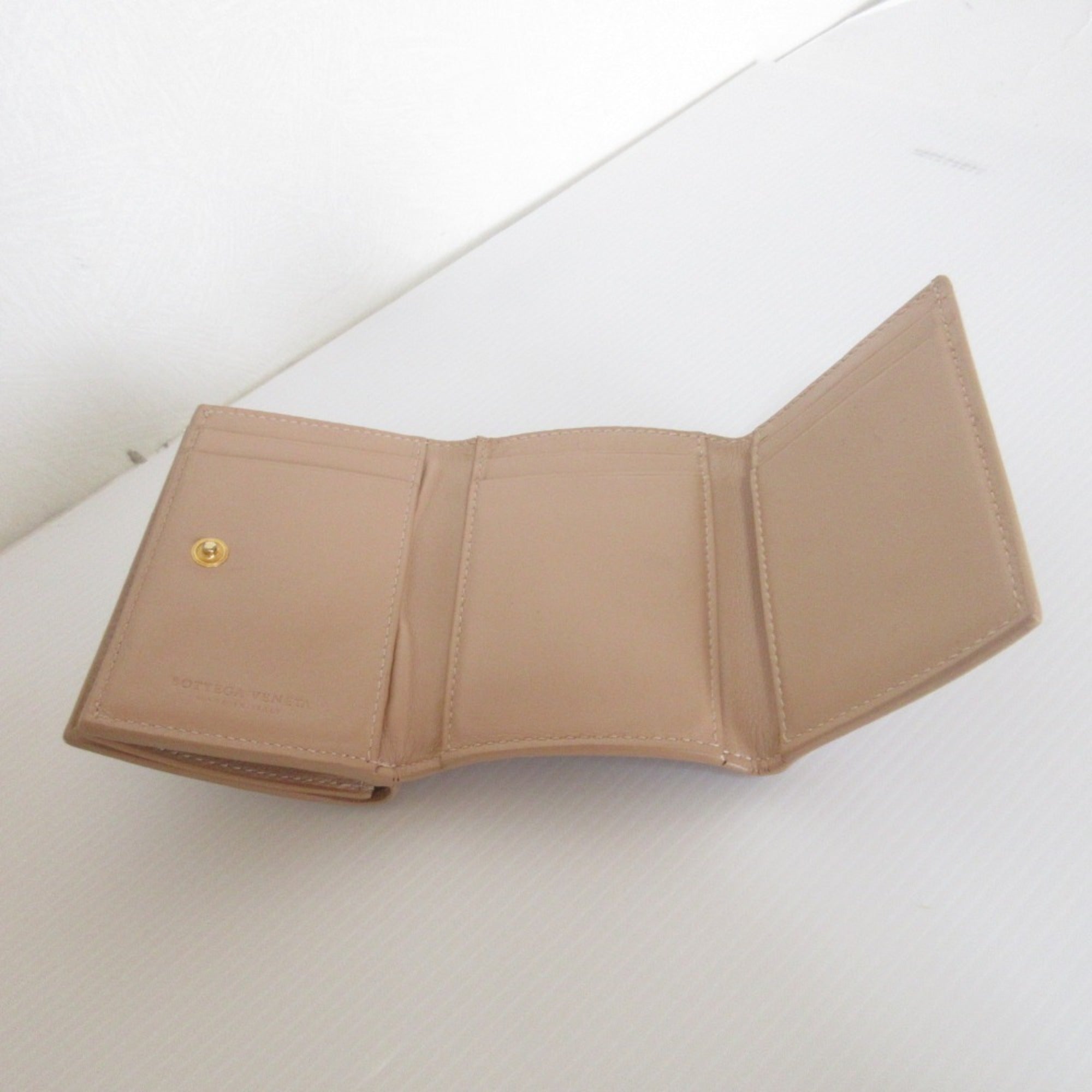 Bottega Veneta Beige Leather Wallet (Tri-Fold) (Pre-Owned)