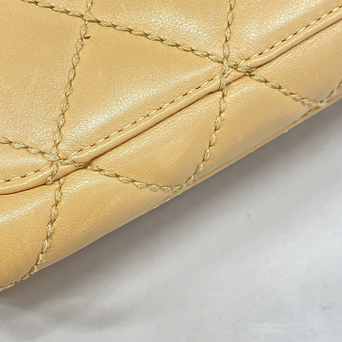 Chanel Beige Leather Handbag (Pre-Owned)
