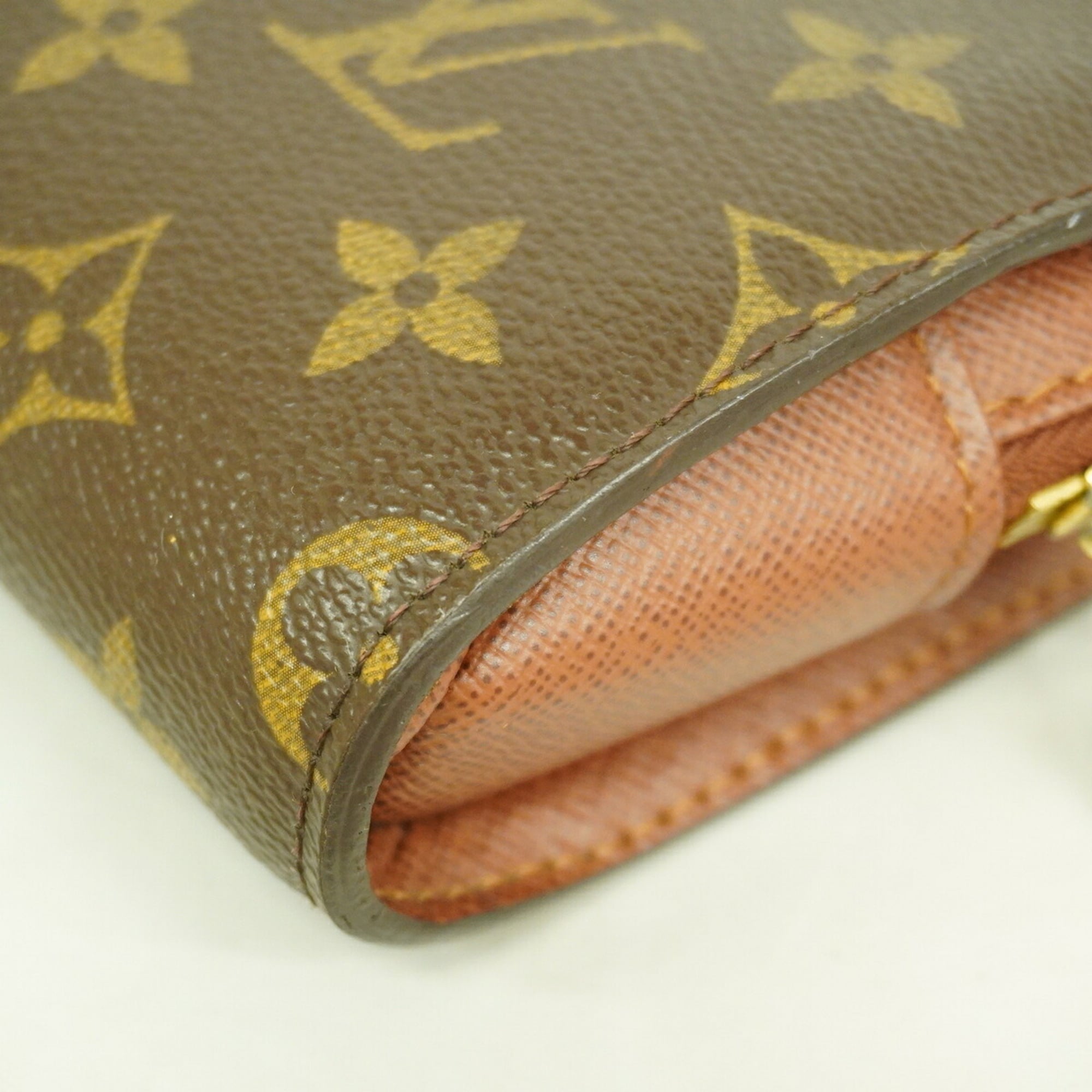 Louis Vuitton Brown Clutch Bag (Pre-Owned)