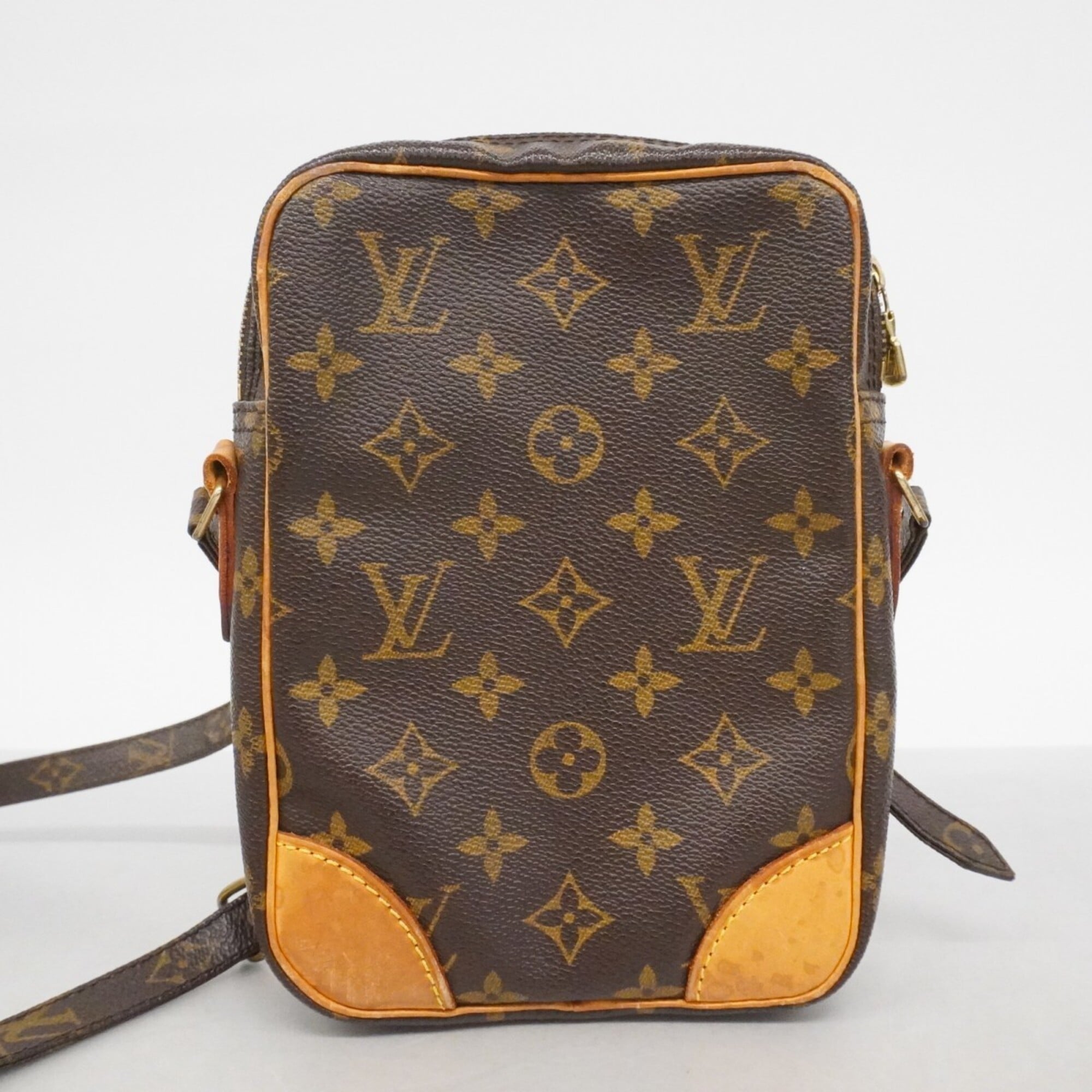 Louis Vuitton Brown Shoulder Bag (Pre-Owned)