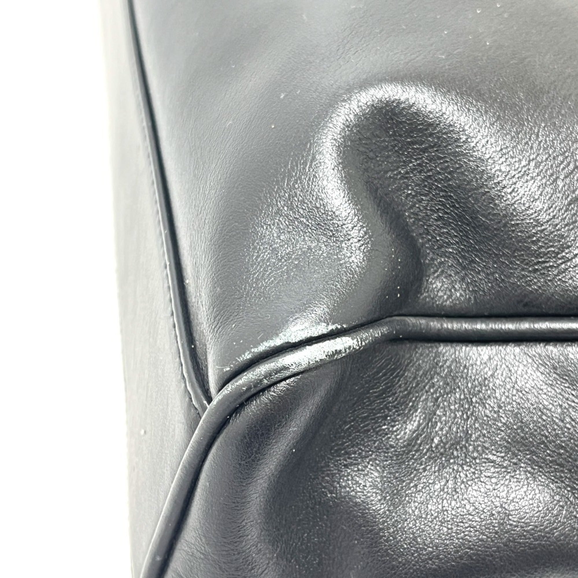 Salvatore Ferragamo Black Leather Handbag (Pre-Owned)