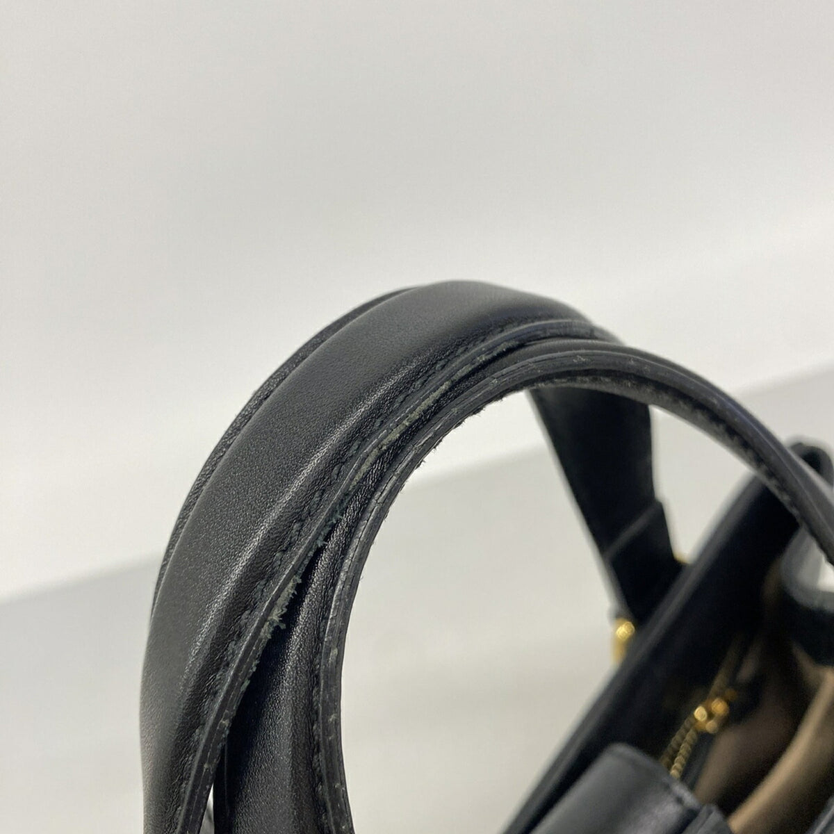 Gucci Black Leather Handbag (Pre-Owned)