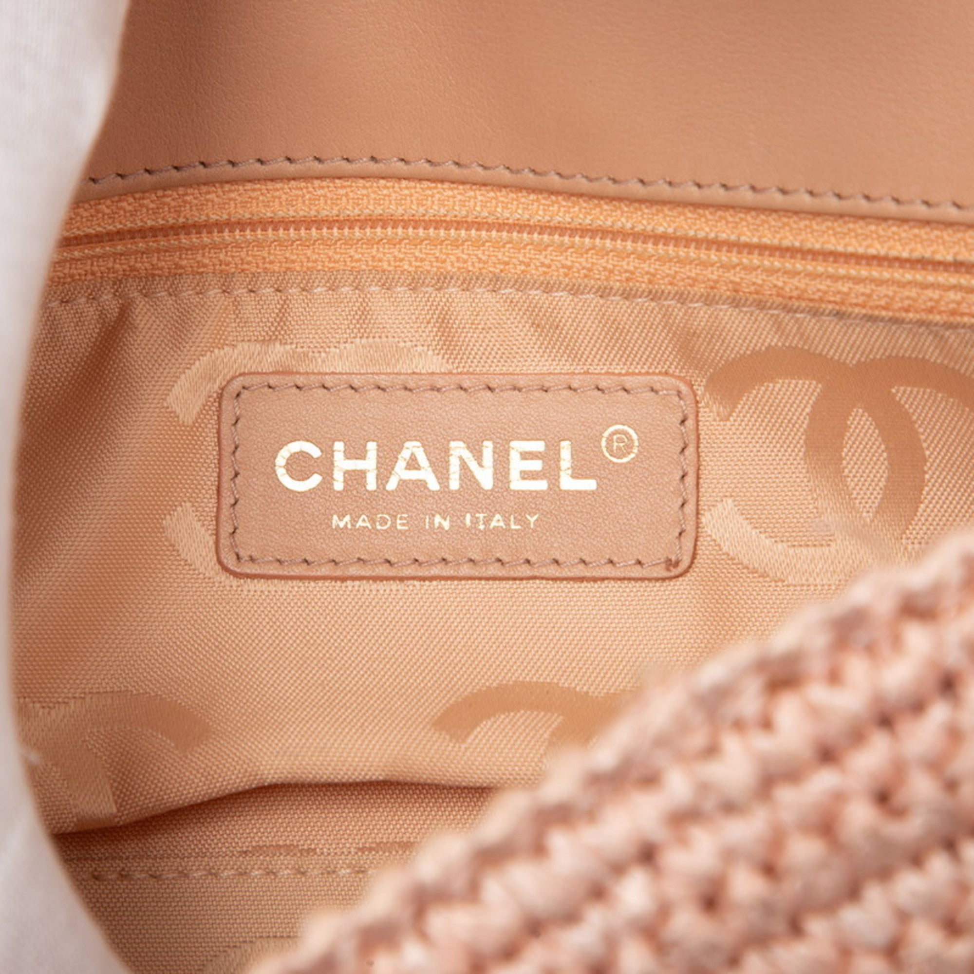 Chanel Pink Straw Shoulder Bag (Pre-Owned)