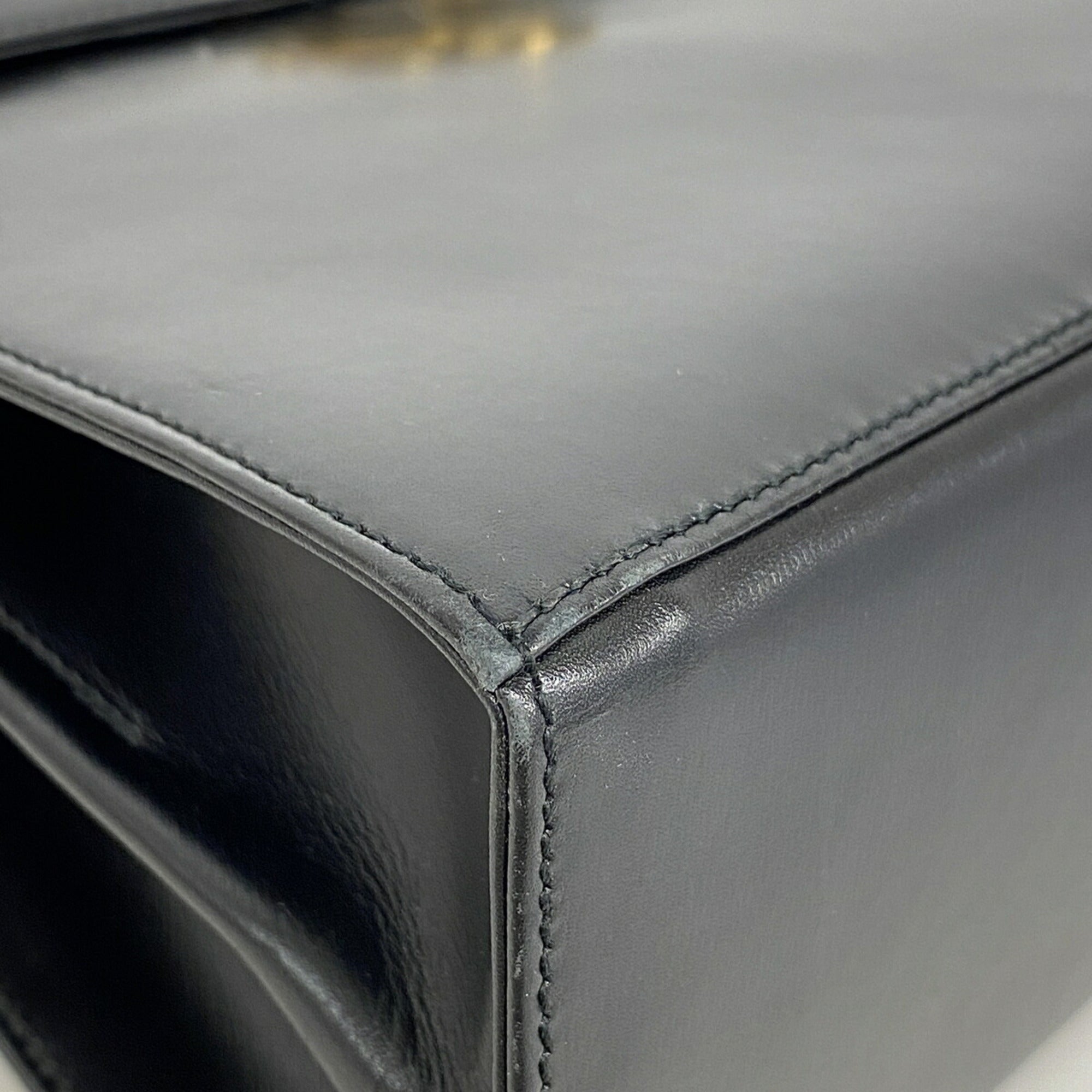 Salvatore Ferragamo Black Leather Handbag (Pre-Owned)