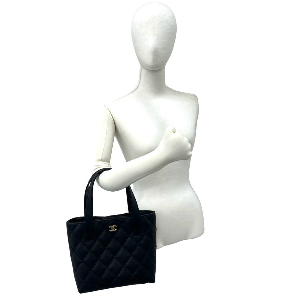 Chanel Black Leather Handbag (Pre-Owned)