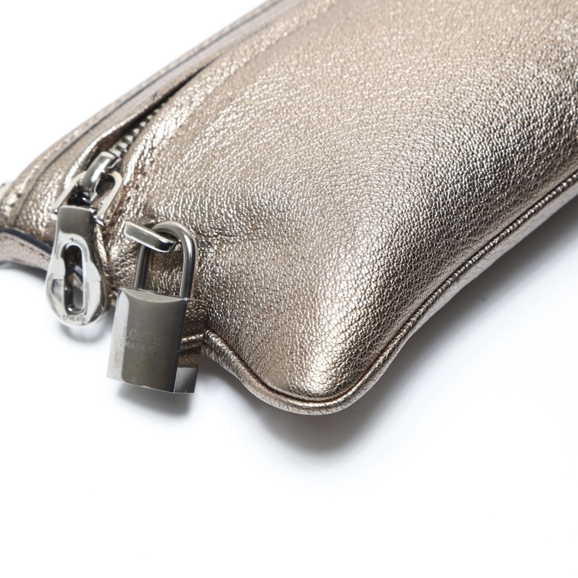 Loewe Gold Leather Shoulder Bag (Pre-Owned)