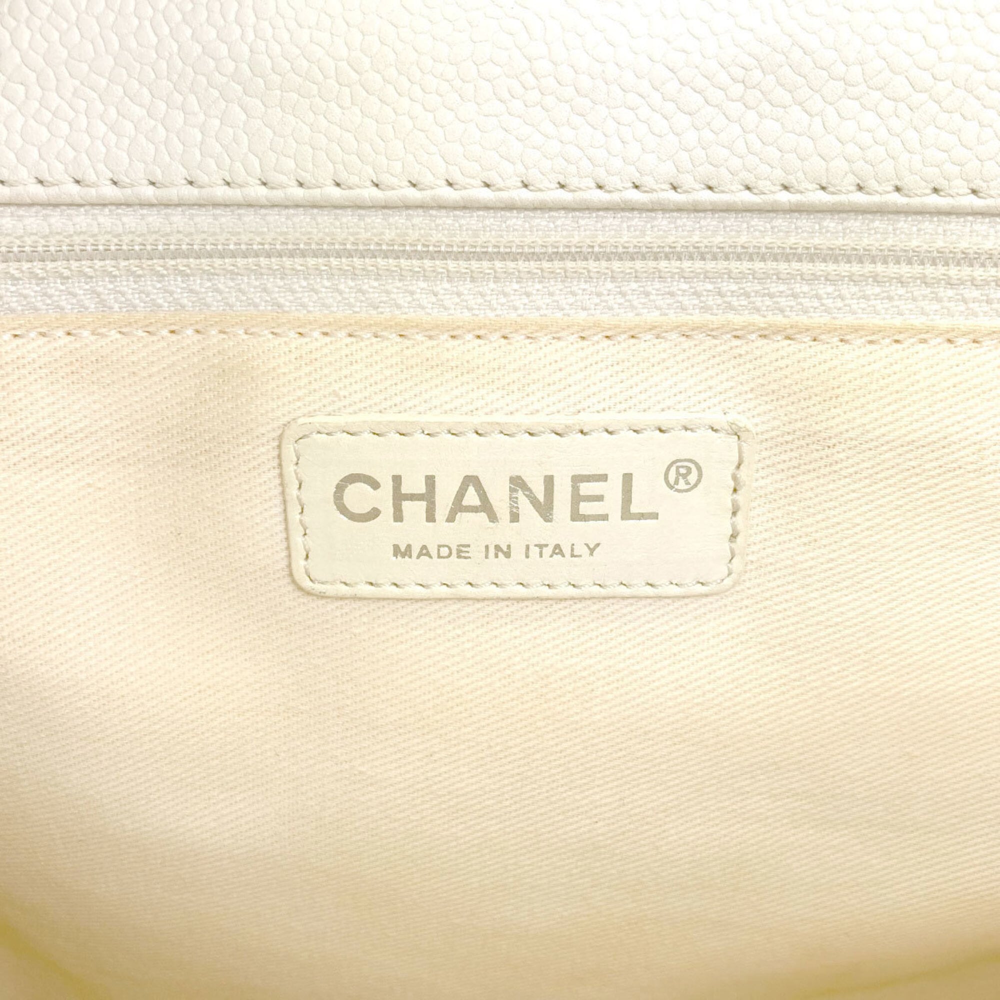 Chanel Matelasse White Tote Bag (Pre-Owned)