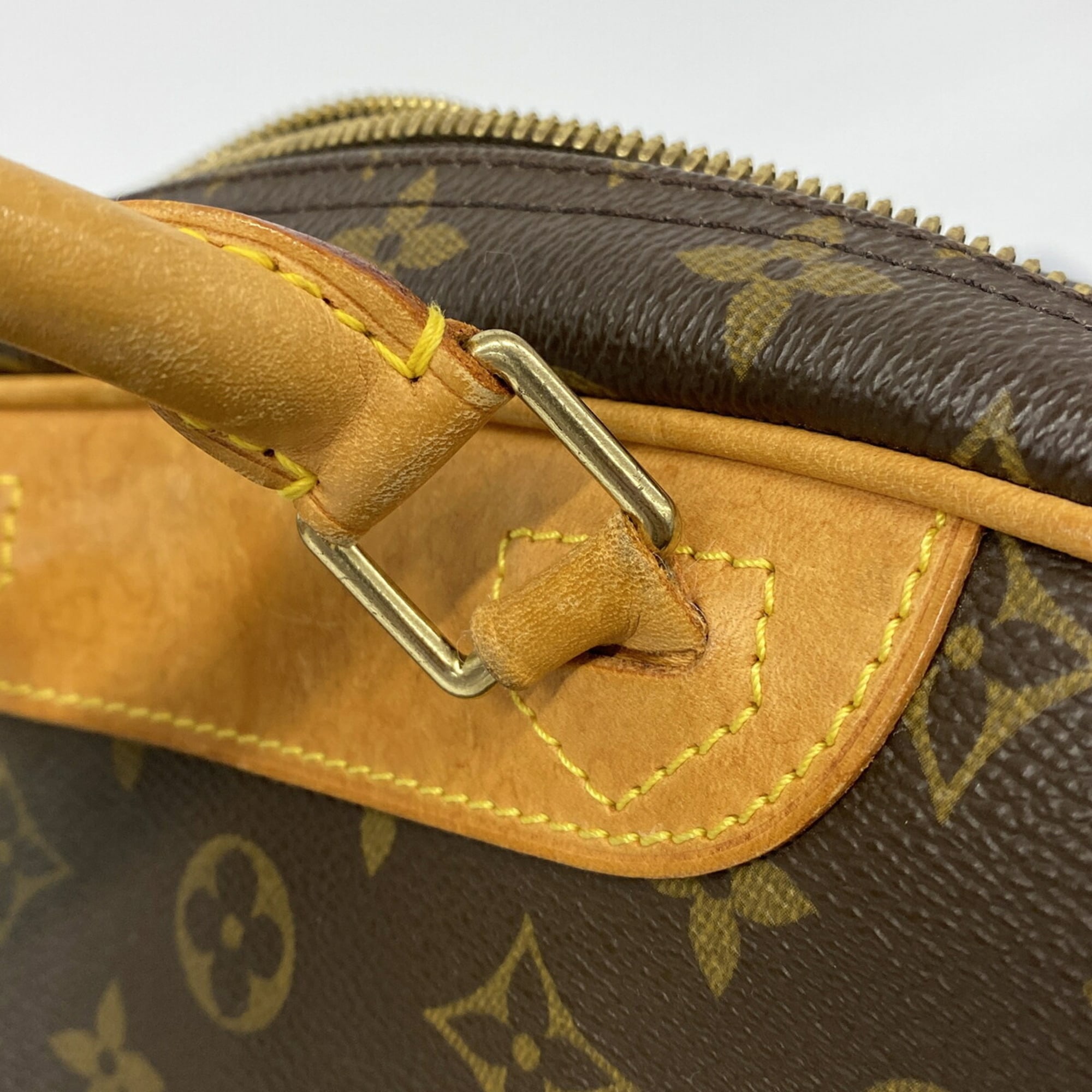 Louis Vuitton Brown Handbag (Pre-Owned)