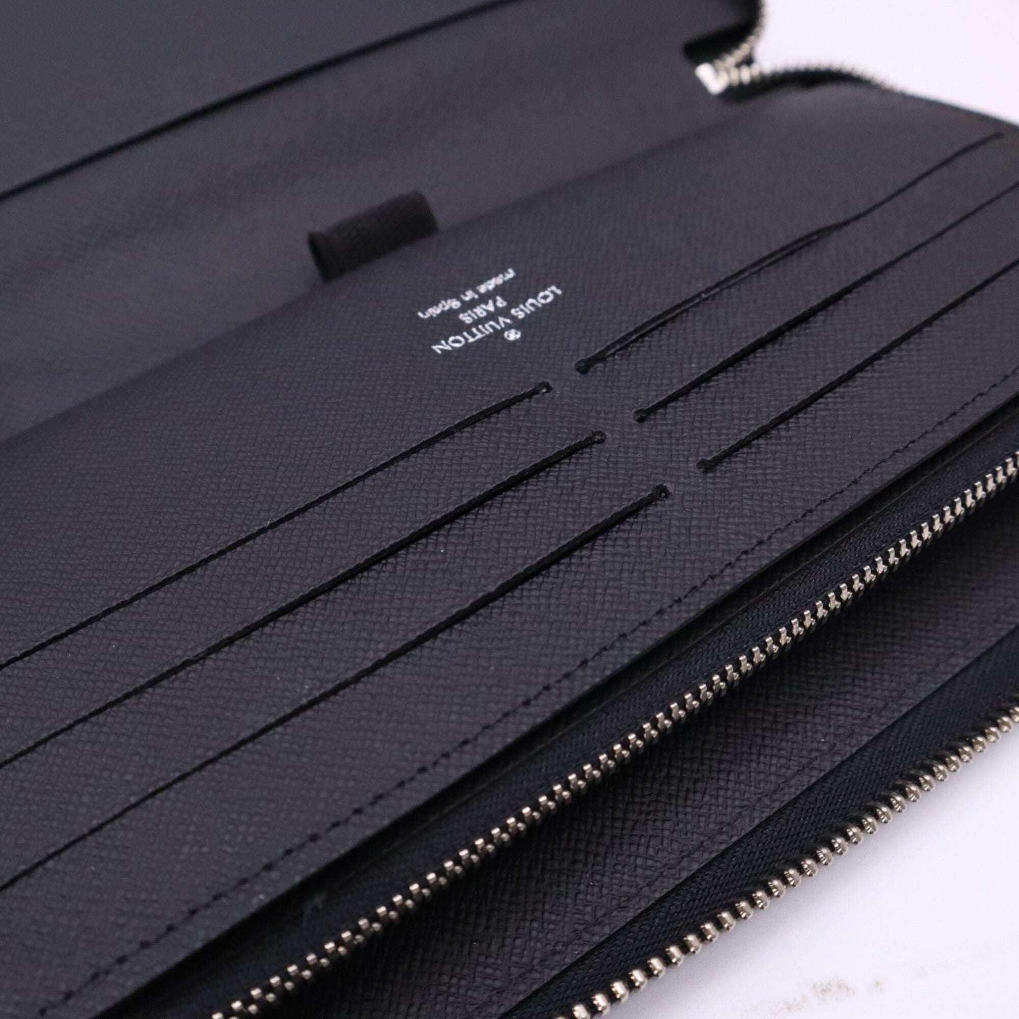 Louis Vuitton Epi Black Noir Leather Long Wallet (Bi-Fold) (Pre-Owned)