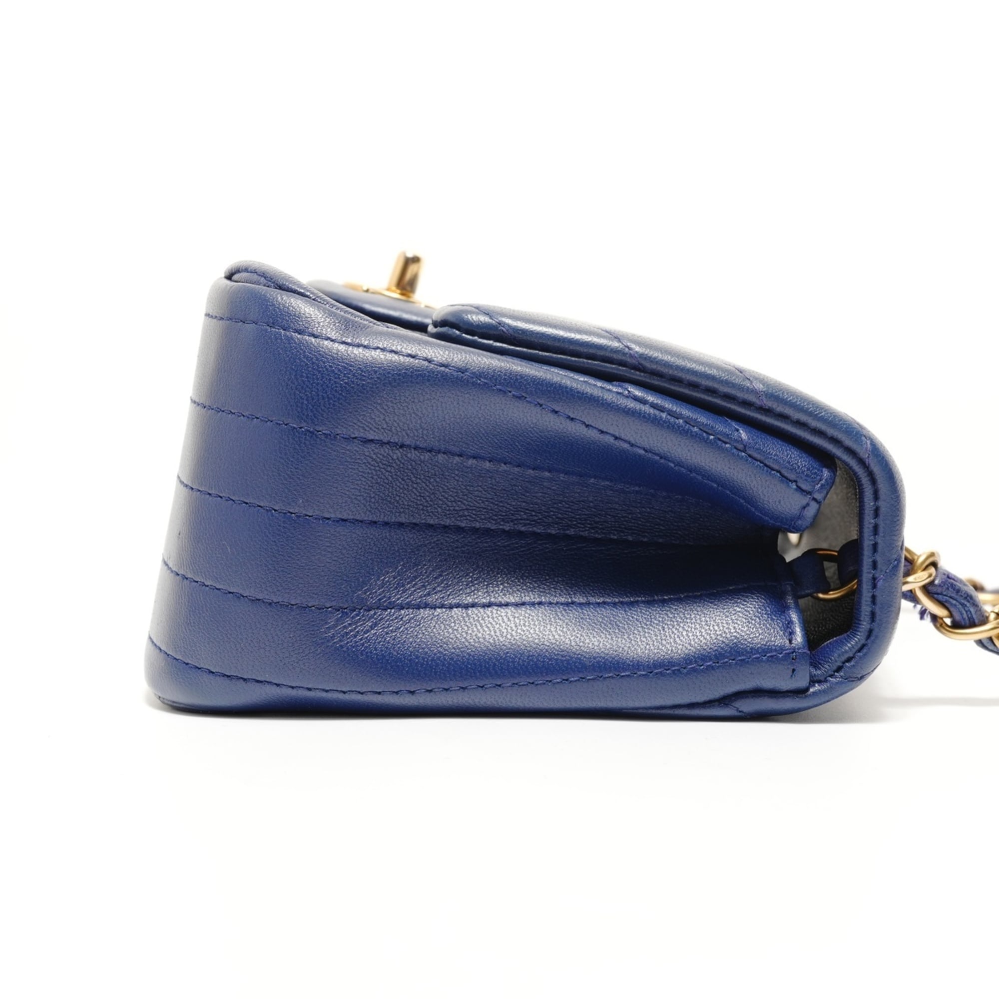 Chanel Blue Leather Shoulder Bag (Pre-Owned)