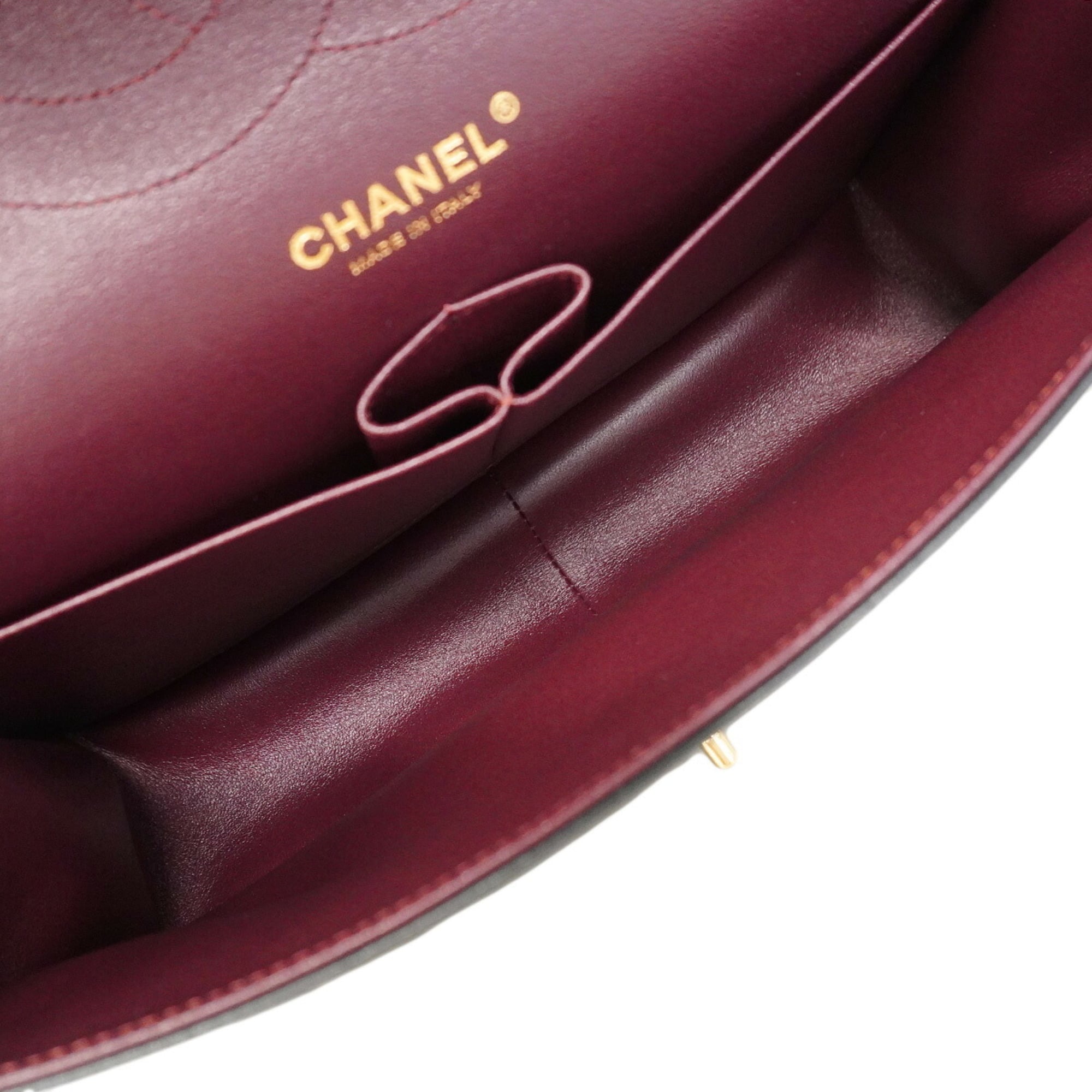 Chanel Black Leather Shoulder Bag (Pre-Owned)