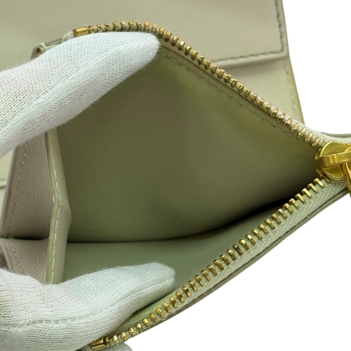 Bottega Veneta White Leather Wallet (Tri-Fold) (Pre-Owned)