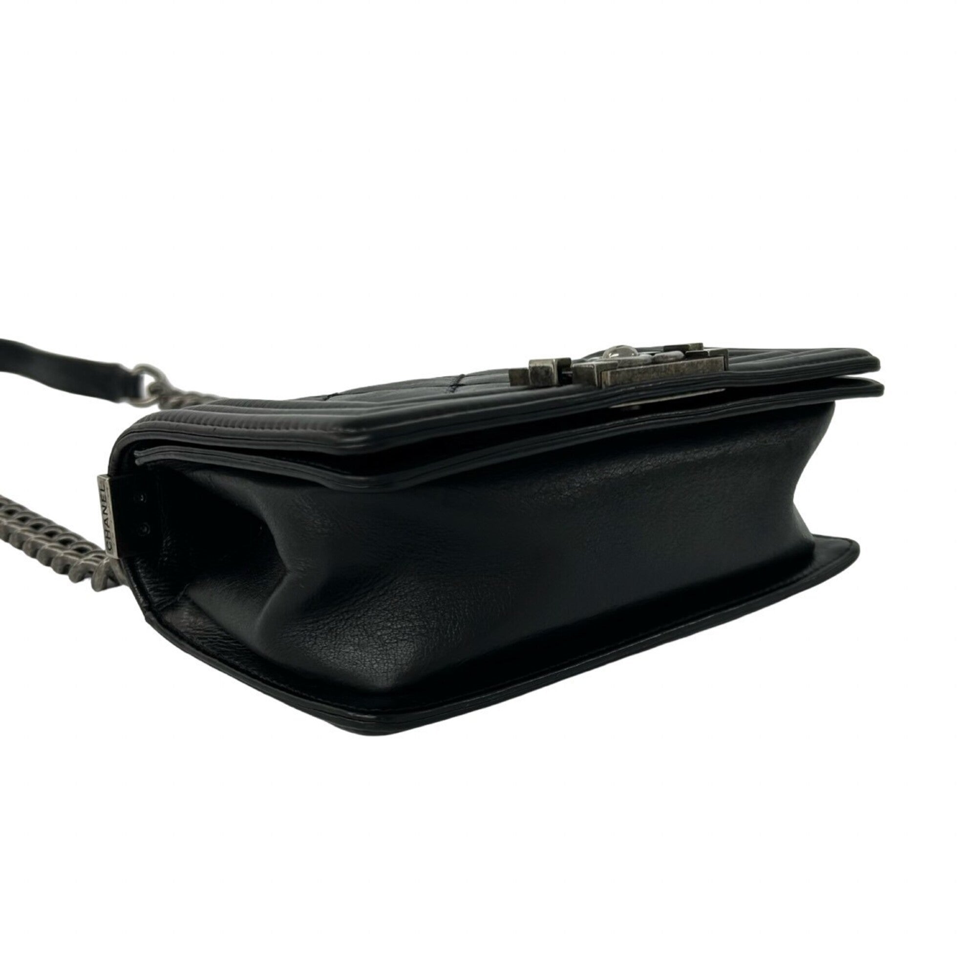 Chanel Black Leather Shoulder Bag (Pre-Owned)