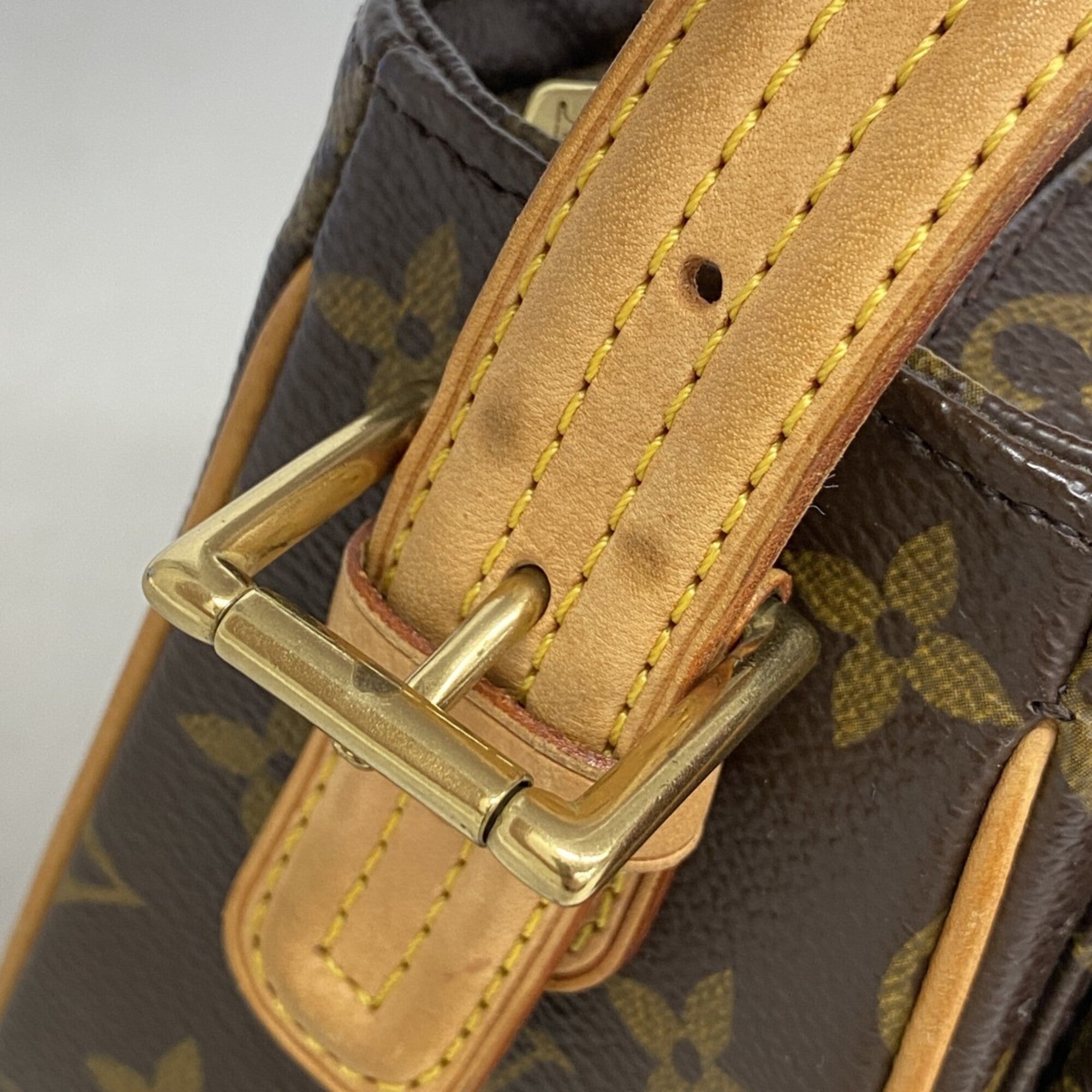Louis Vuitton Brown Shoulder Bag (Pre-Owned)