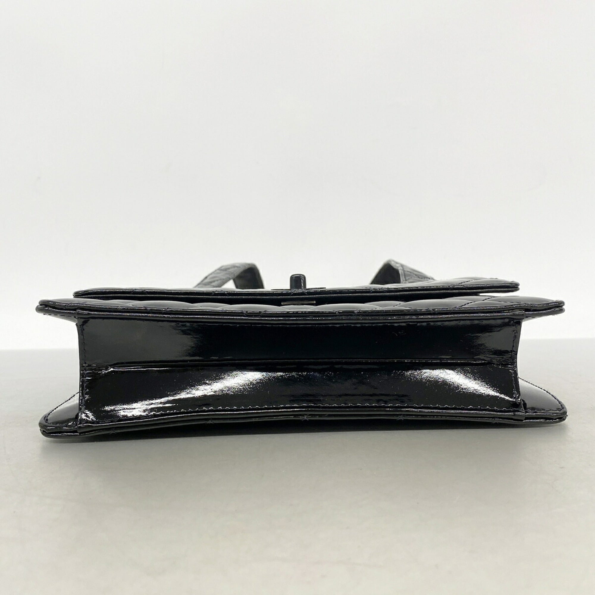Chanel Black Patent Leather Shoulder Bag (Pre-Owned)