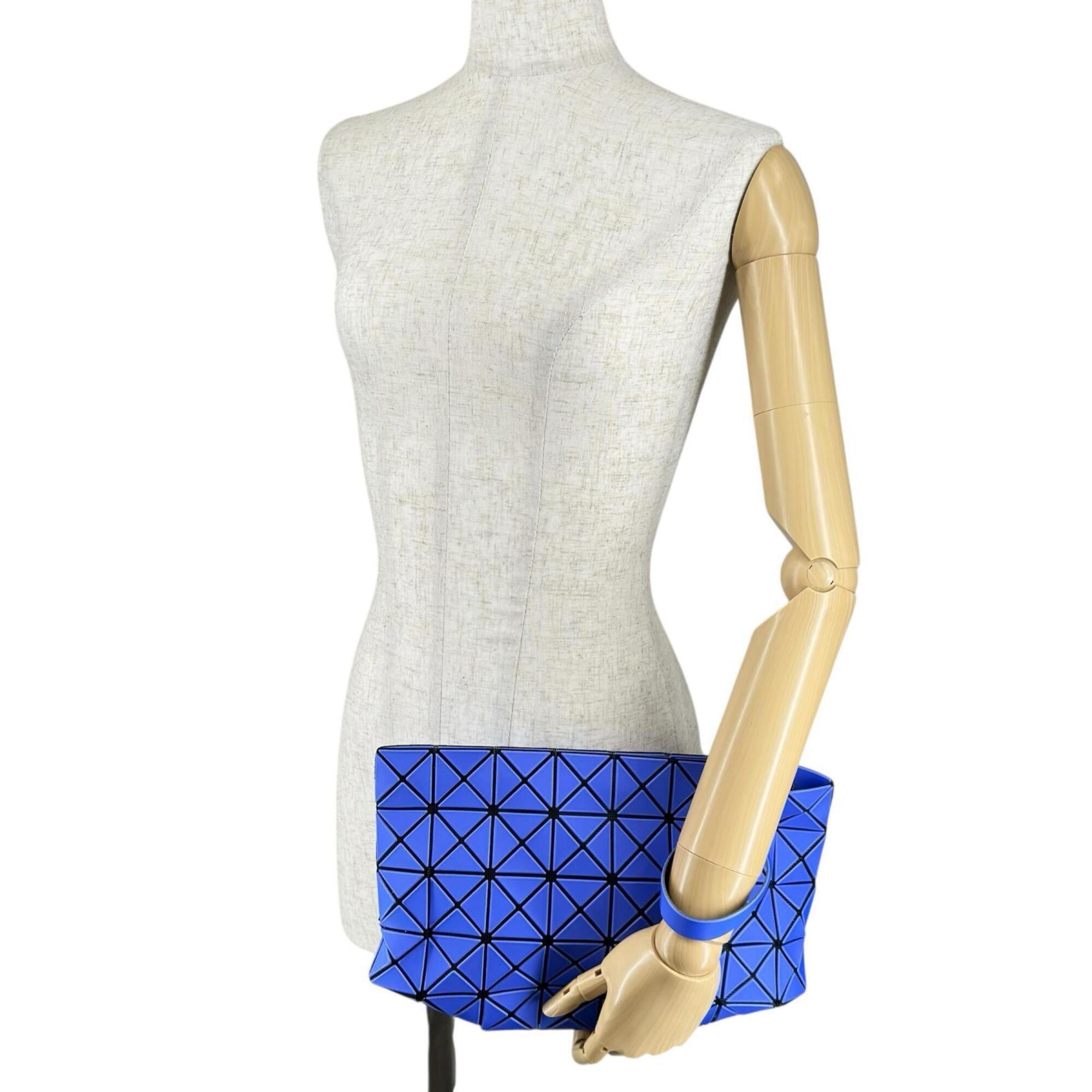 Issey Miyake Blue Polyester Nylon Elastane Brass Clutch Bag (Pre-Owned)