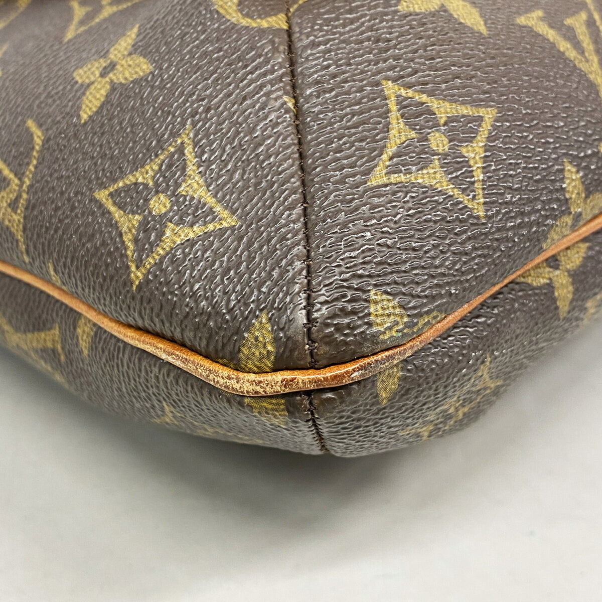 Louis Vuitton Brown Shoulder Bag (Pre-Owned)