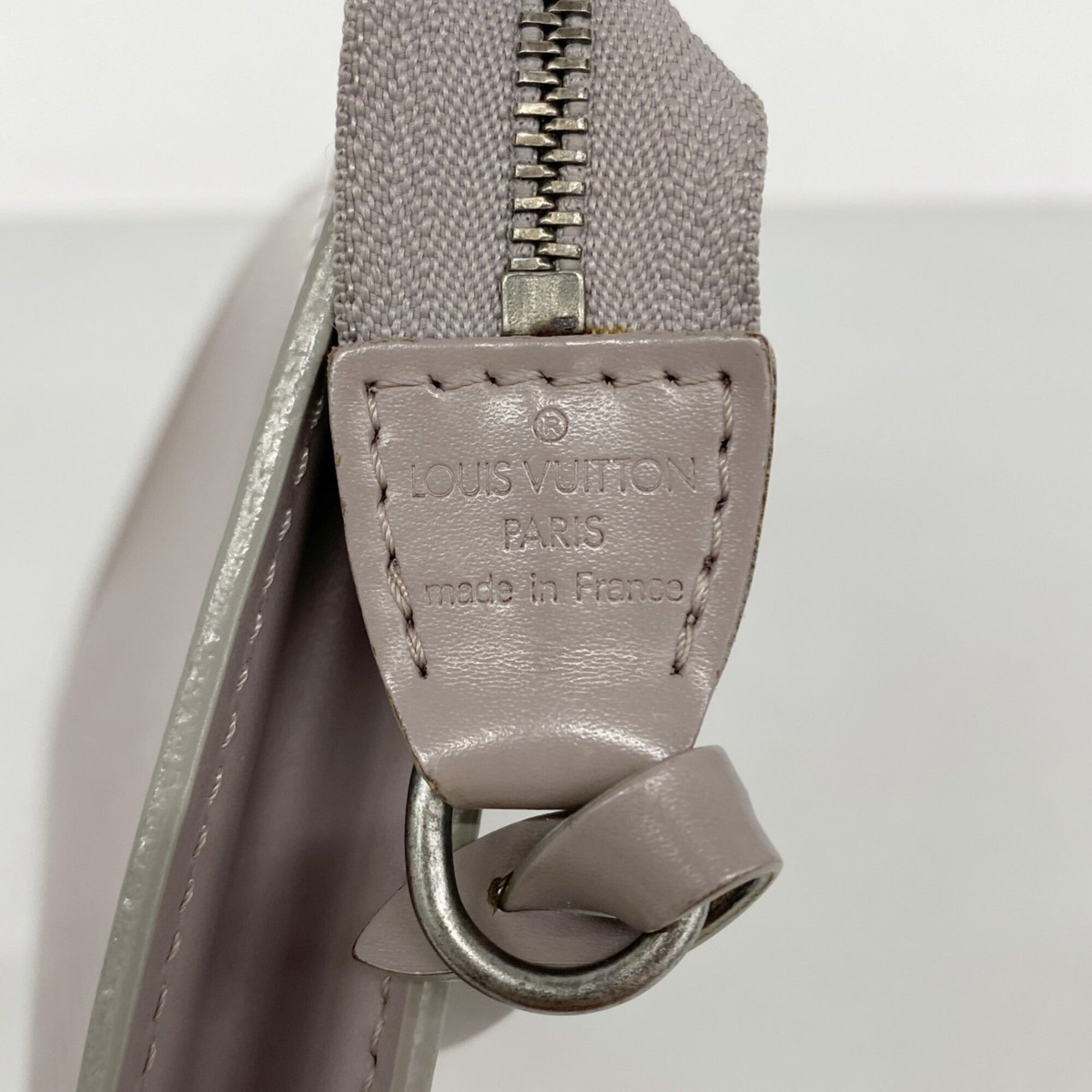 Louis Vuitton Lilac Pouch (Pre-Owned)