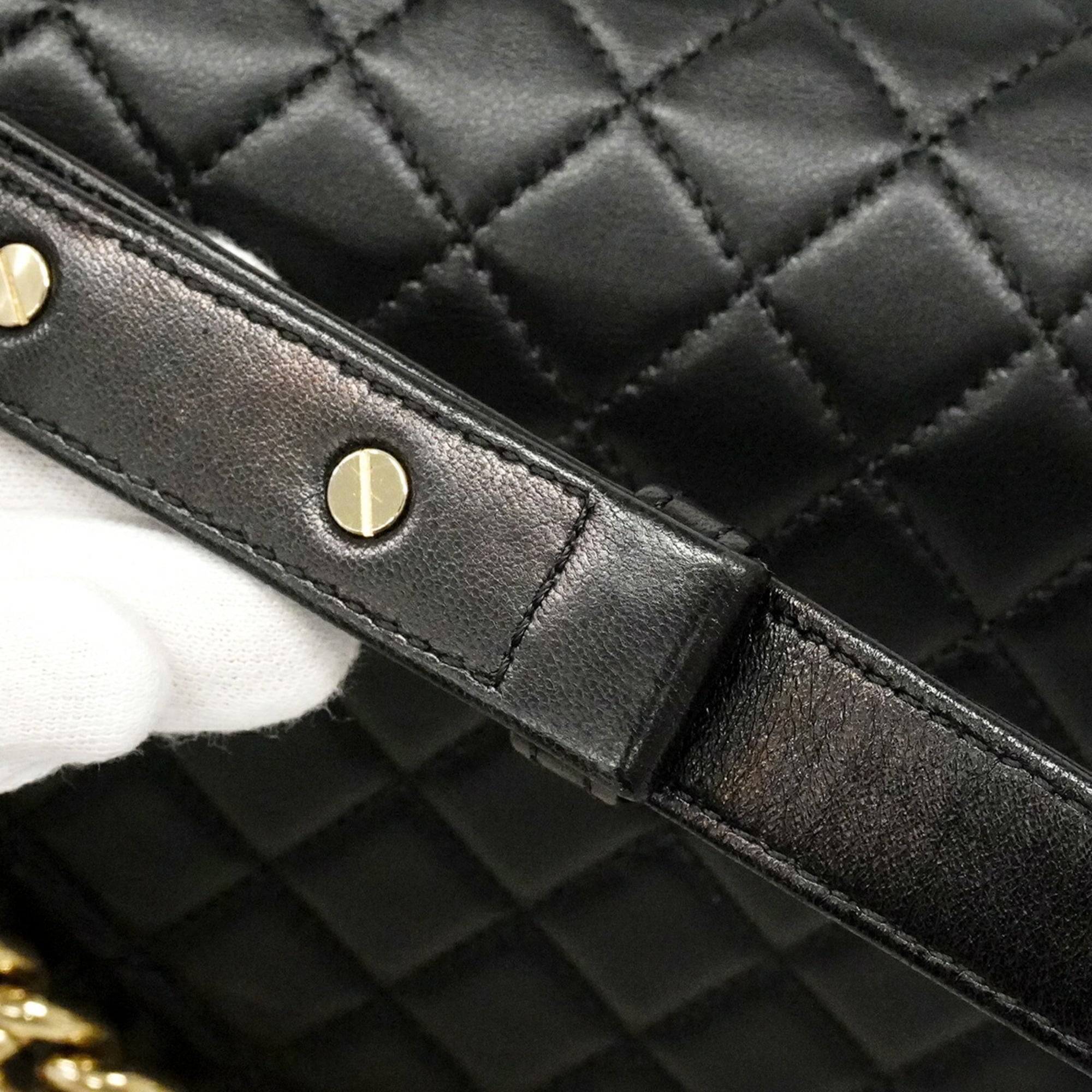 Chanel Black Leather Shoulder Bag (Pre-Owned)