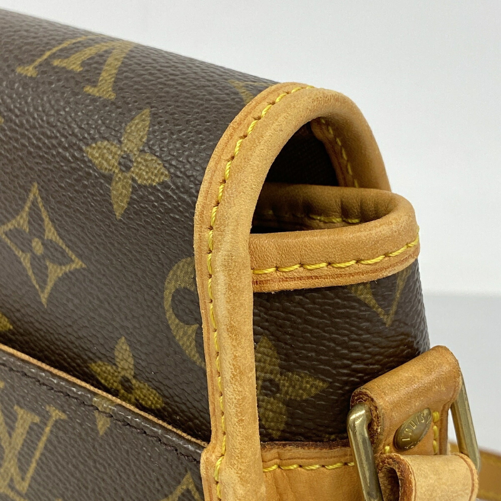Louis Vuitton Brown Shoulder Bag (Pre-Owned)