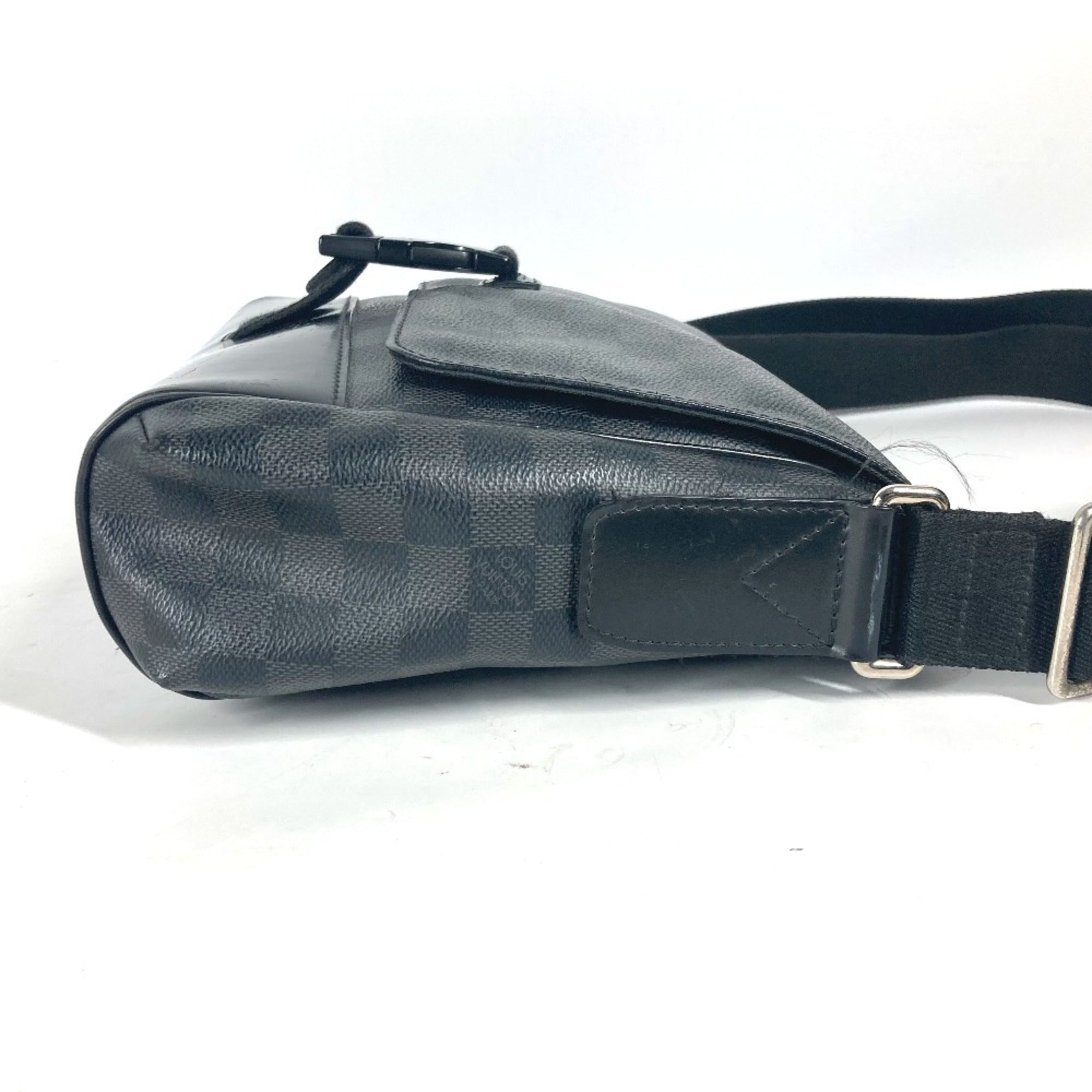 Louis Vuitton Black Damier Graphite Messenger Bag Shoulder Bag (Pre-Owned)