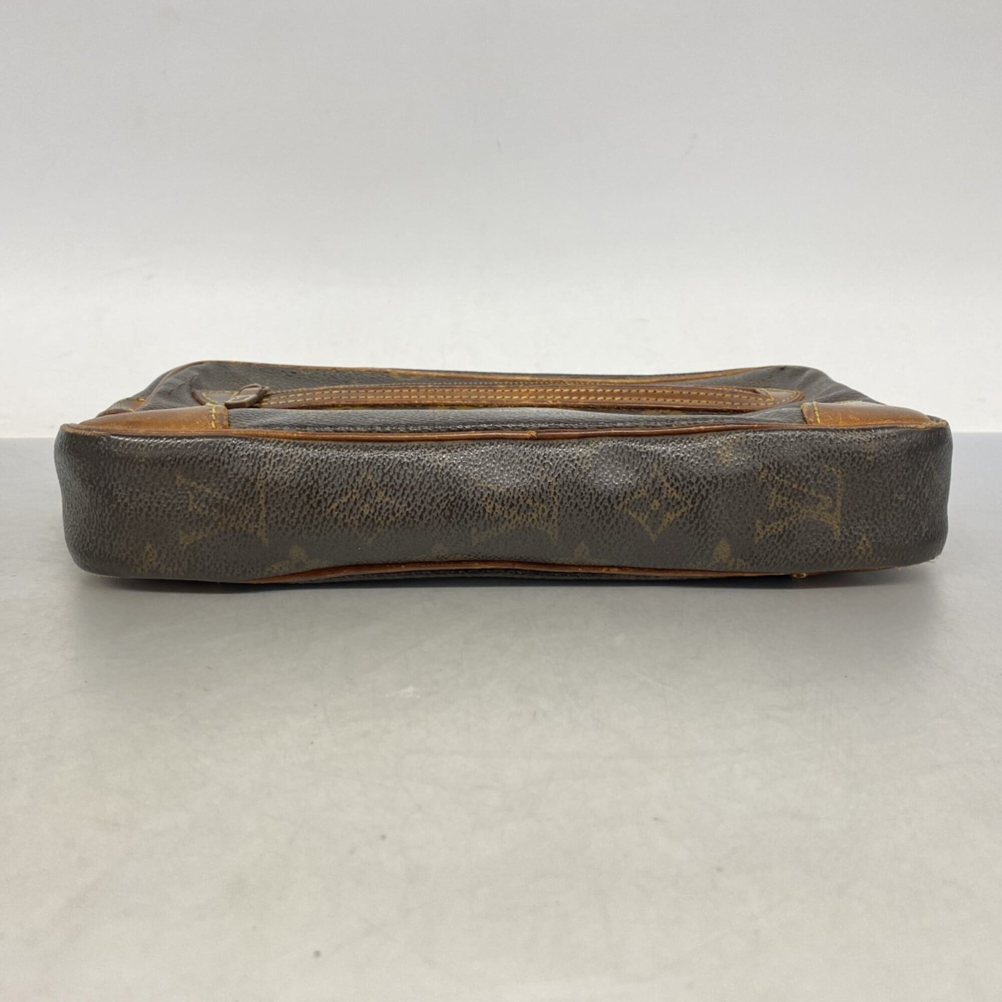 Louis Vuitton Brown Clutch Bag (Pre-Owned)