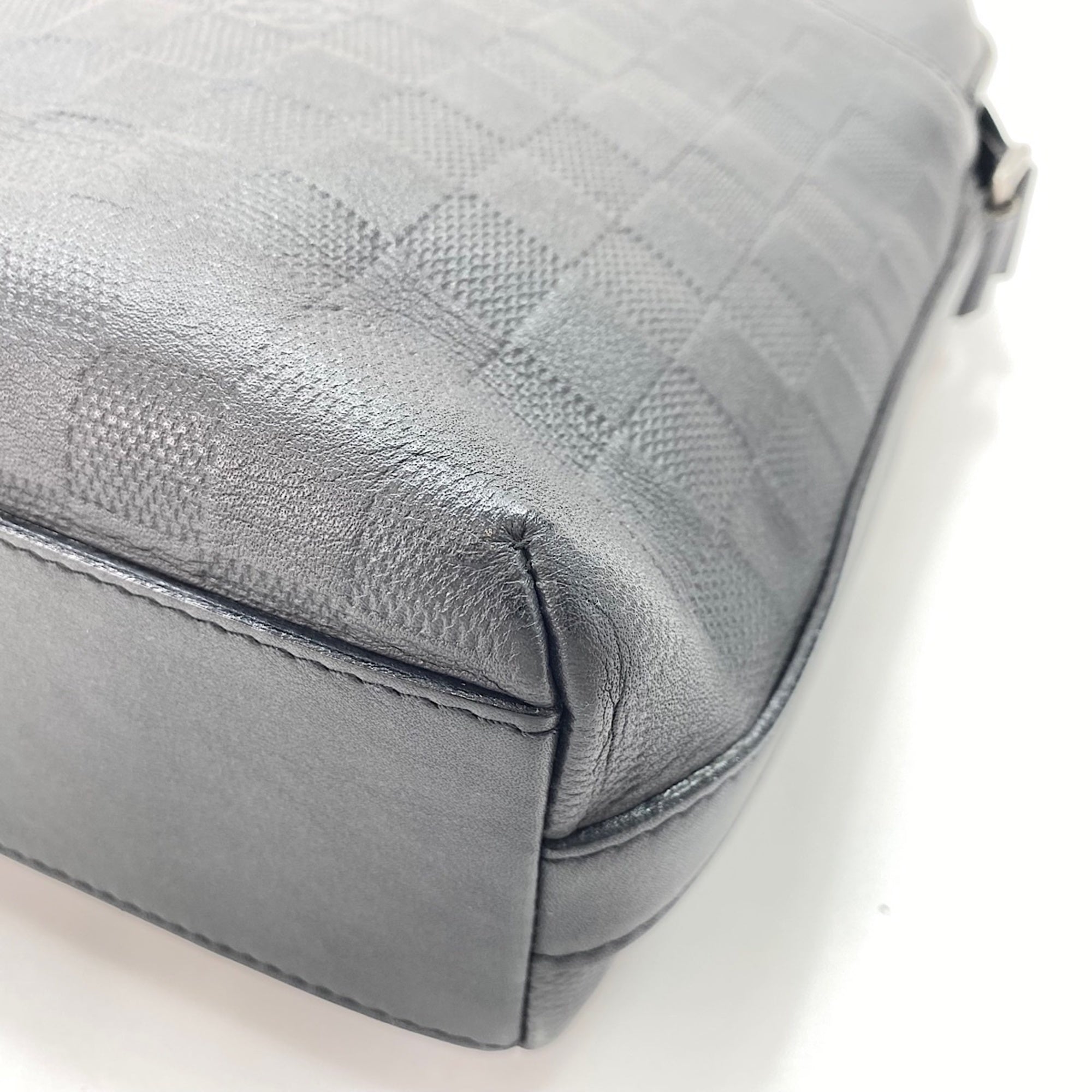 Louis Vuitton Black Shoulder Bag (Pre-Owned)