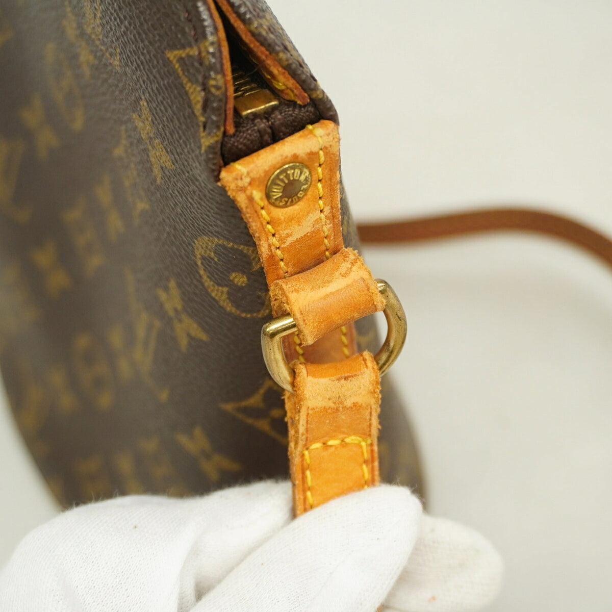 Louis Vuitton Brown Shoulder Bag (Pre-Owned)