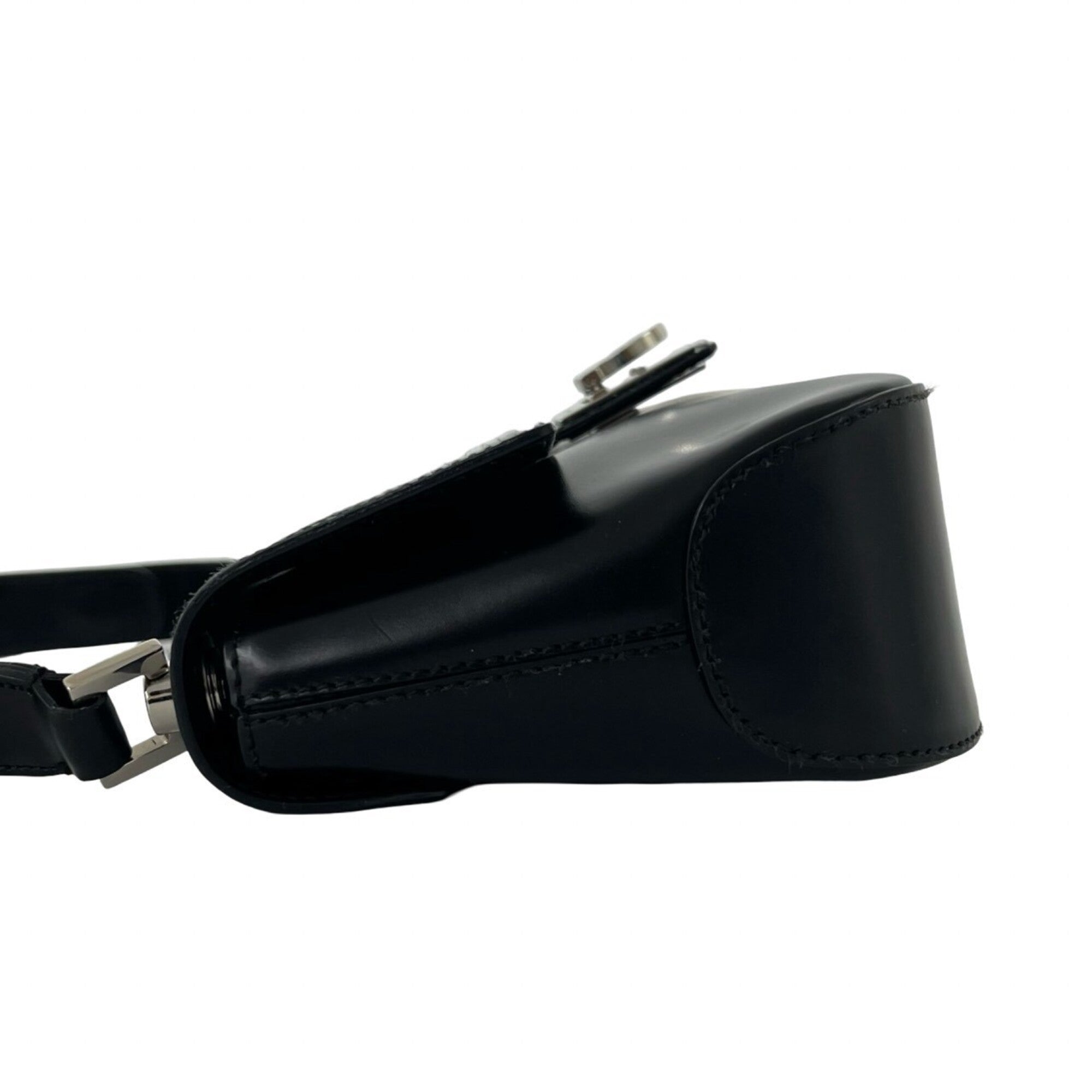 Salvatore Ferragamo Black Leather Shoulder Bag (Pre-Owned)