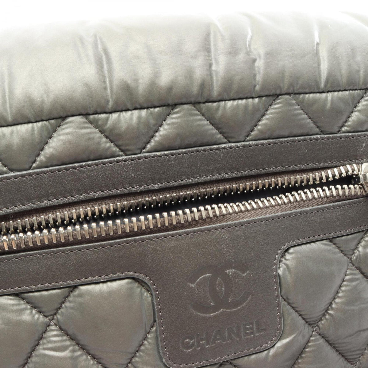 Chanel Green Nylon Leather Handbag Shoulder Bag (Pre-Owned)