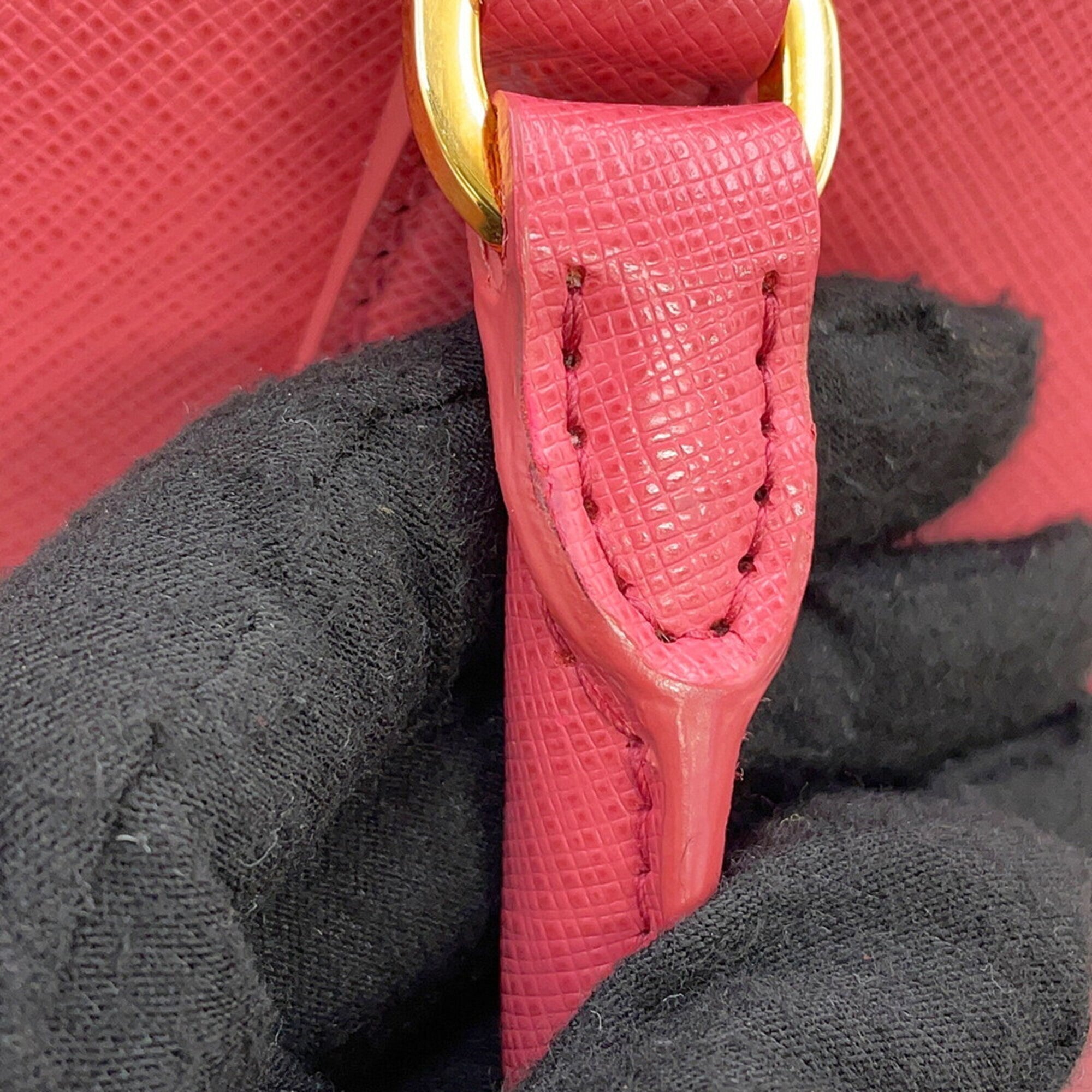 Prada Pink Leather Handbag (Pre-Owned)