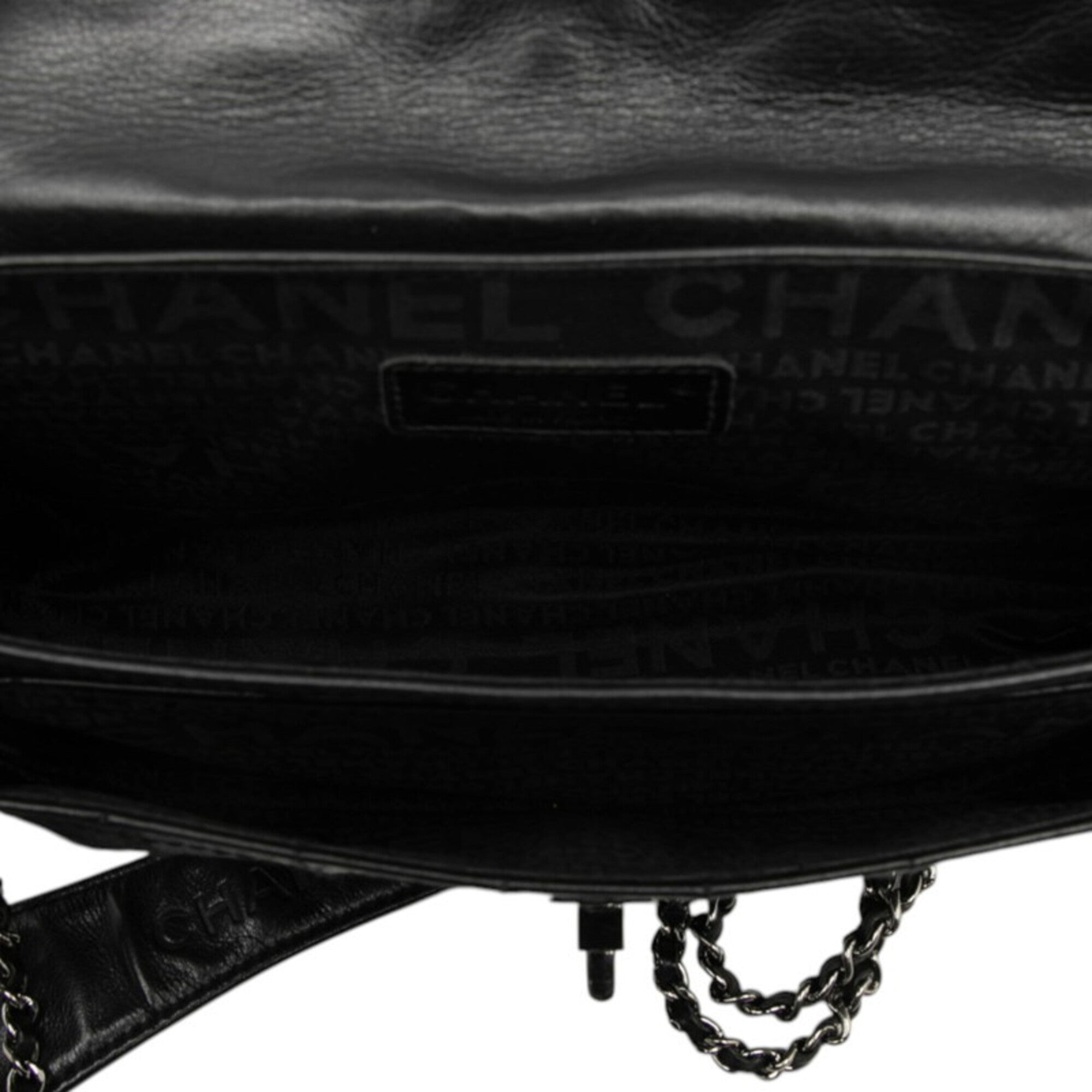 Chanel Black Leather Shoulder Bag (Pre-Owned)