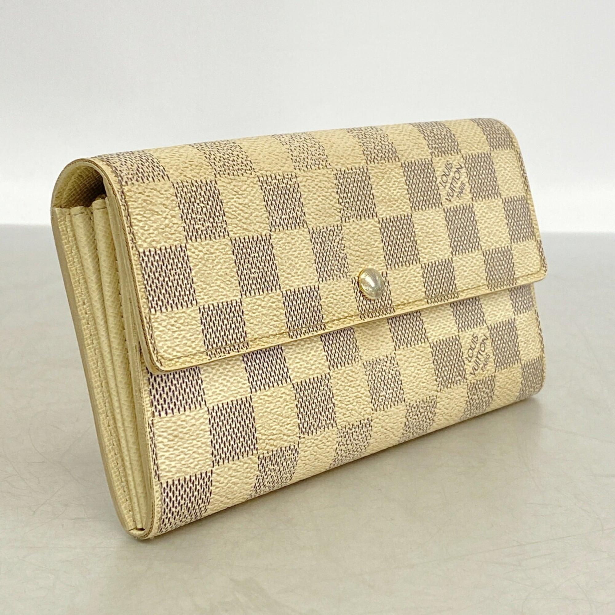 Louis Vuitton White Long Wallet (Bi-Fold) (Pre-Owned)